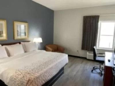 Bedroom, Bed in Baymont on the lake by Wyndham Hot Springs