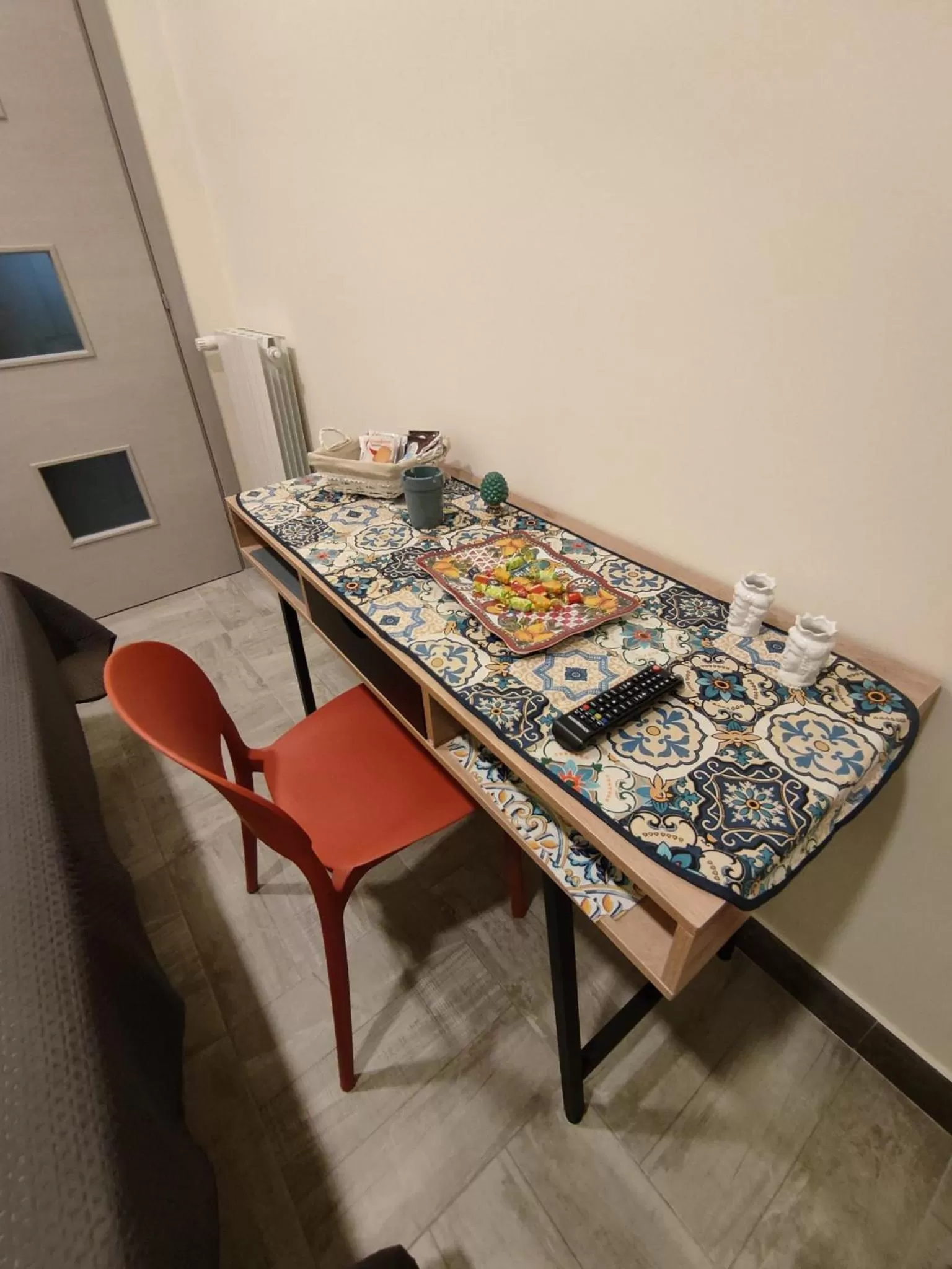 hair dresser, Dining Area in Room Sixty One