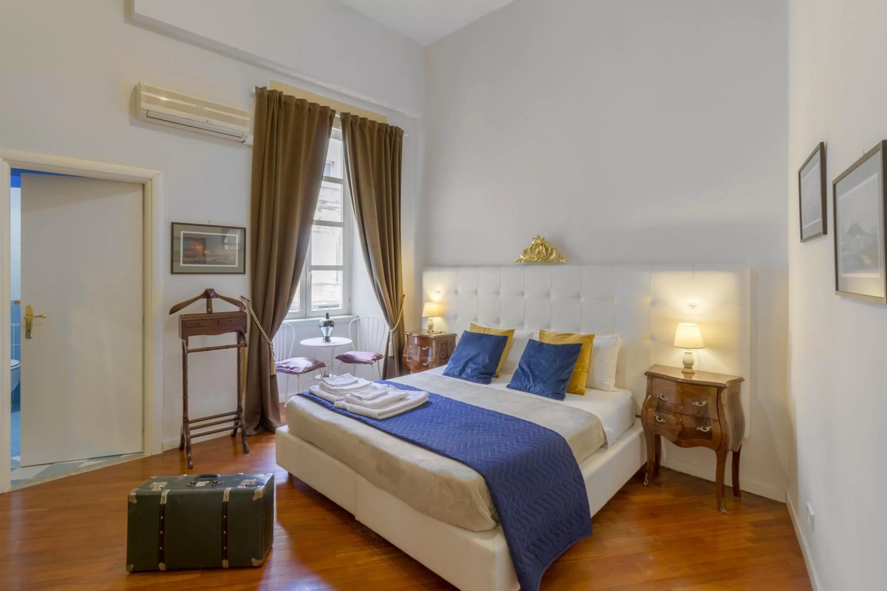 Bed in RealPartenope B&B 284