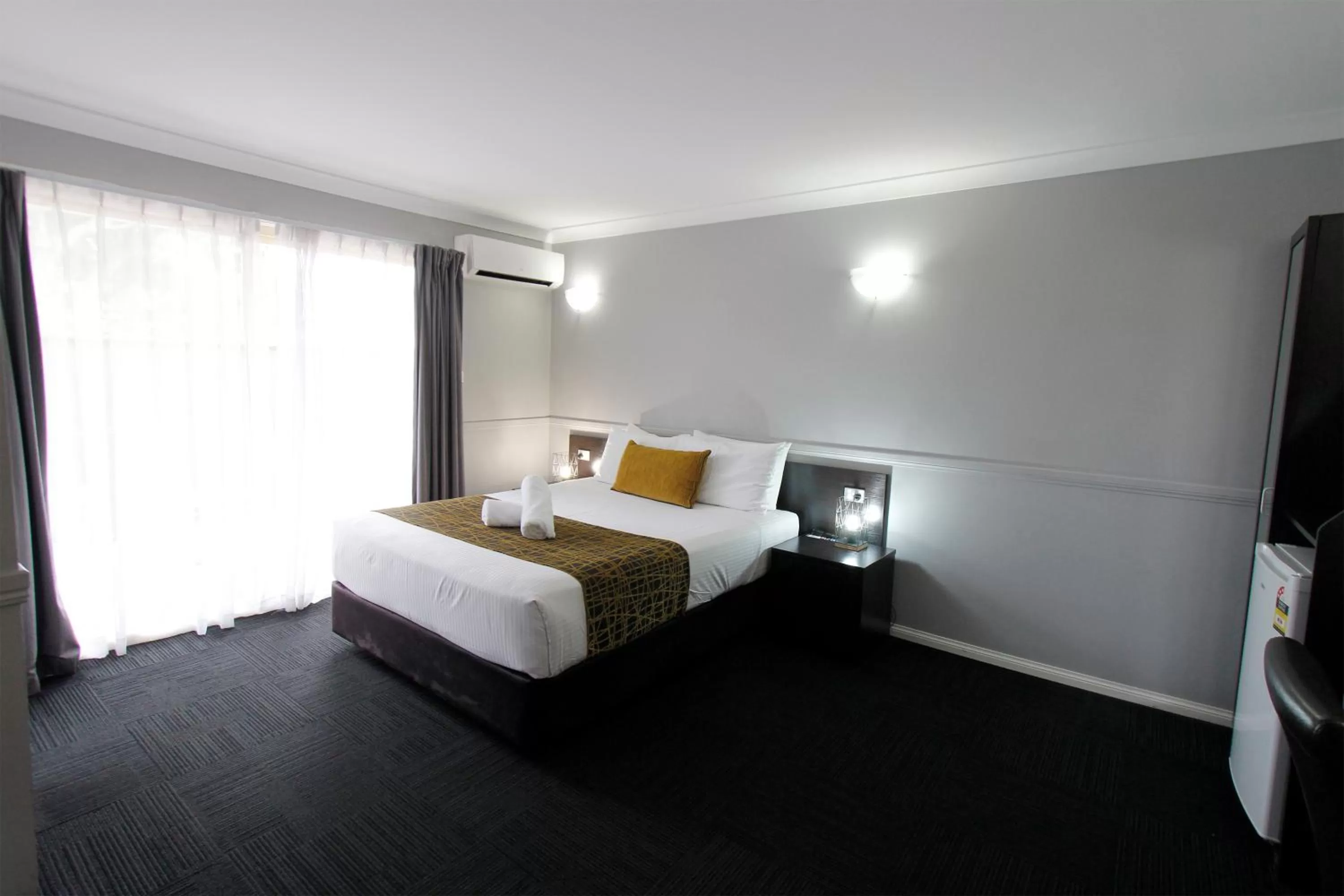 Bedroom, Bed in The Stirling Motel