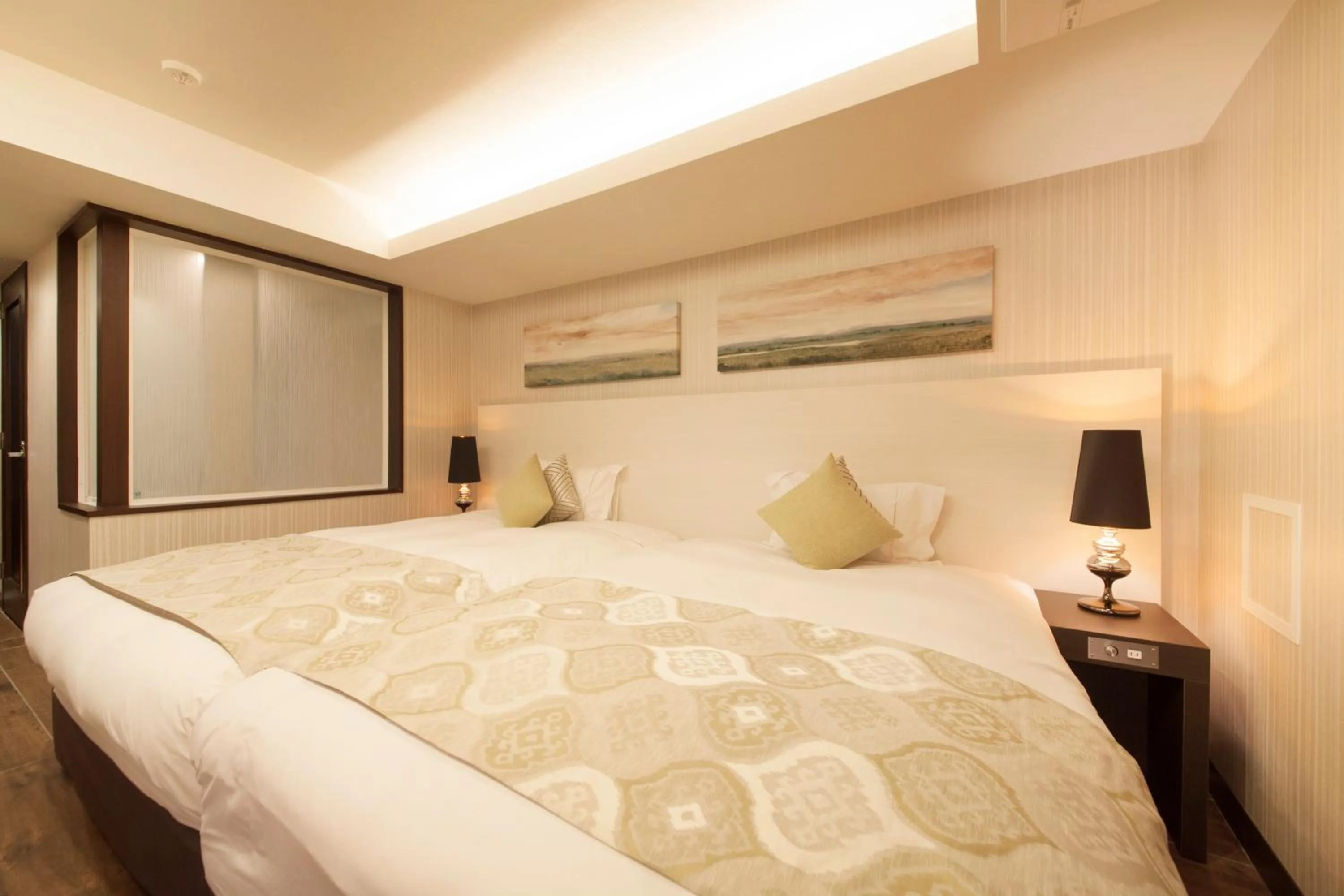 Photo of the whole room, Bed in The Centurion Classic Akasaka