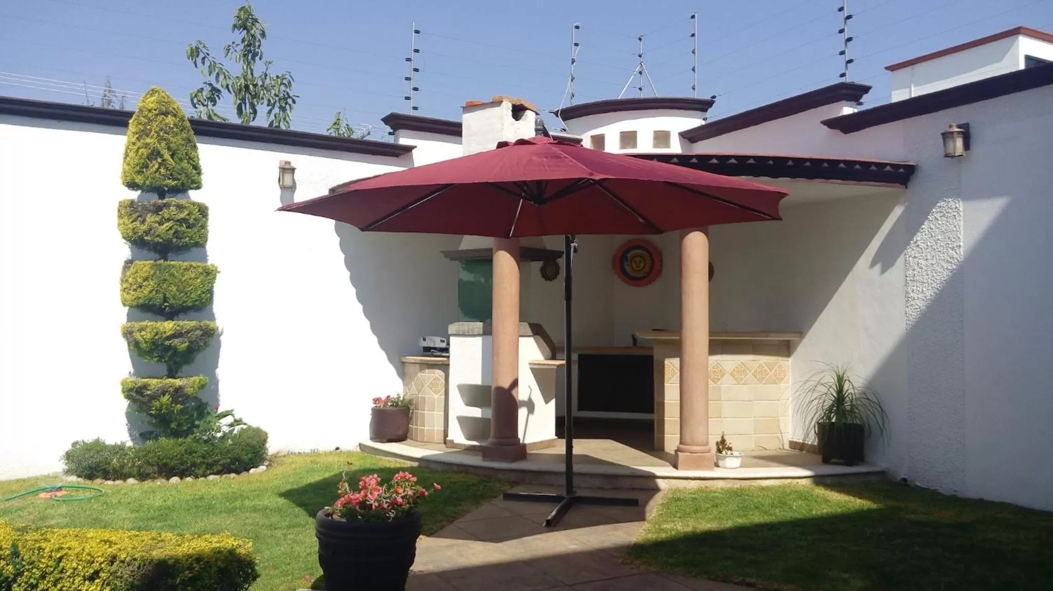 BBQ facilities in La Aurora Hotel Like Home