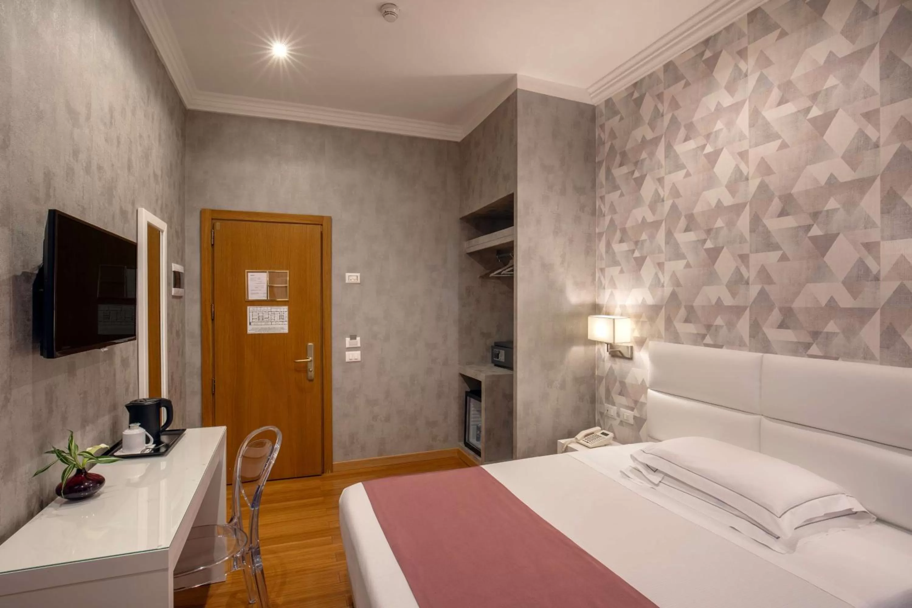 Bedroom, Bed in Hotel Diana Roof Garden