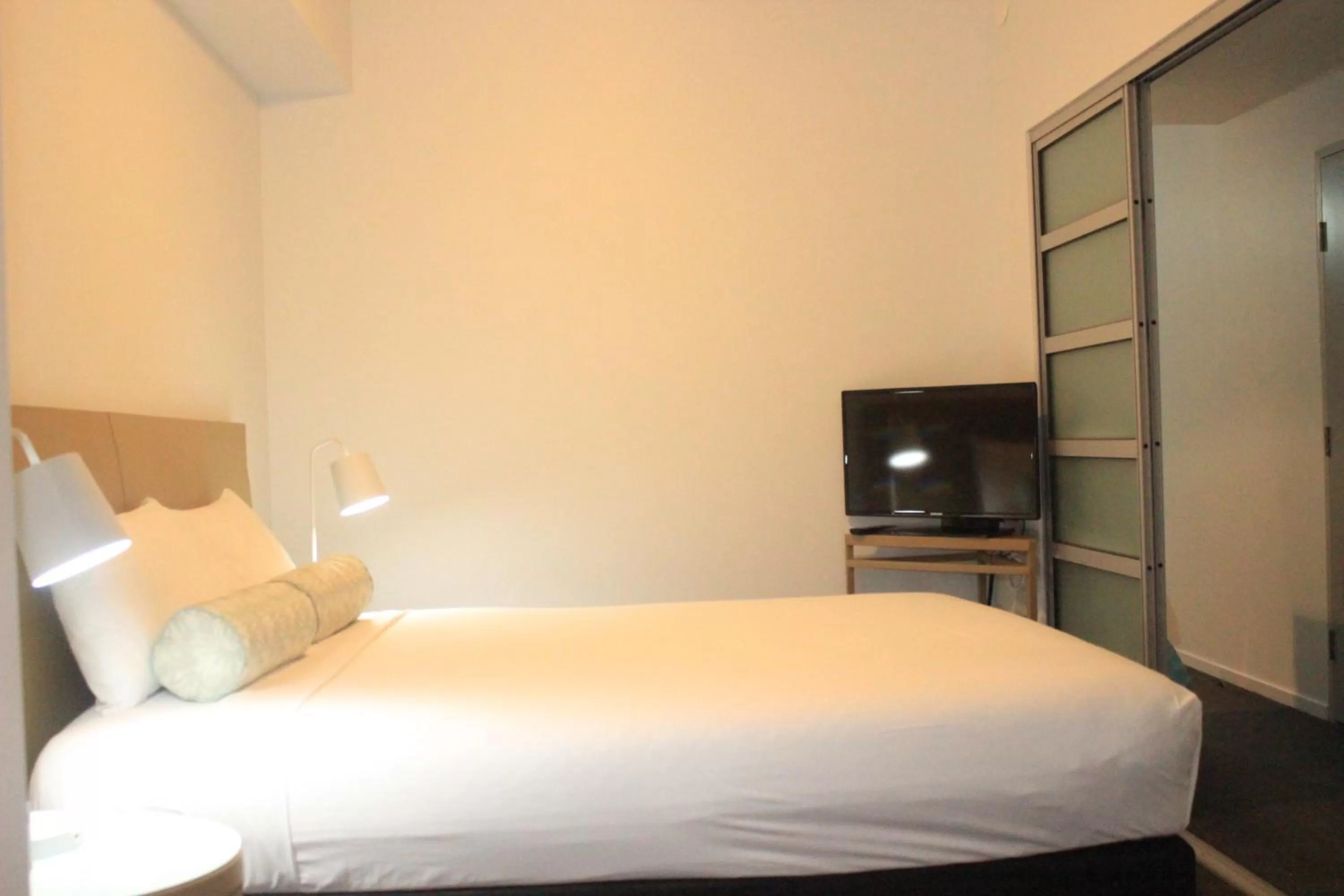 Bed in Darwin Harbour Suites