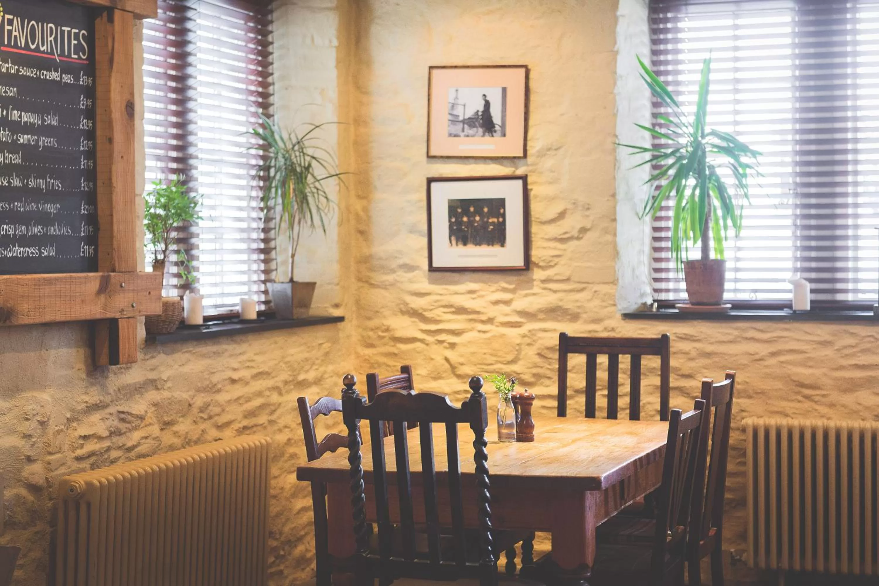 Restaurant/places to eat in Rose and Crown Yealmpton