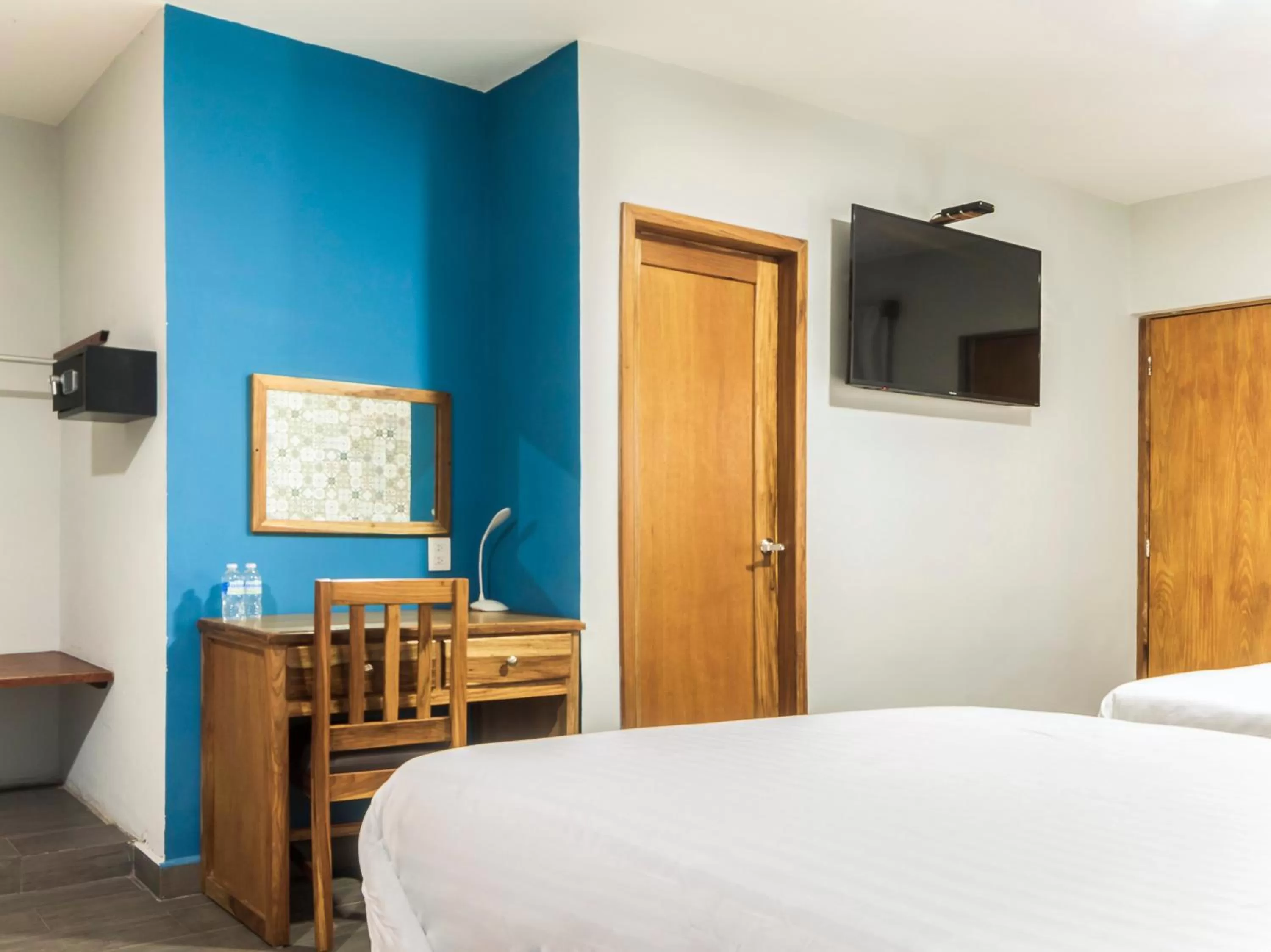 TV and multimedia, Bed in Hotel Meson del Barrio