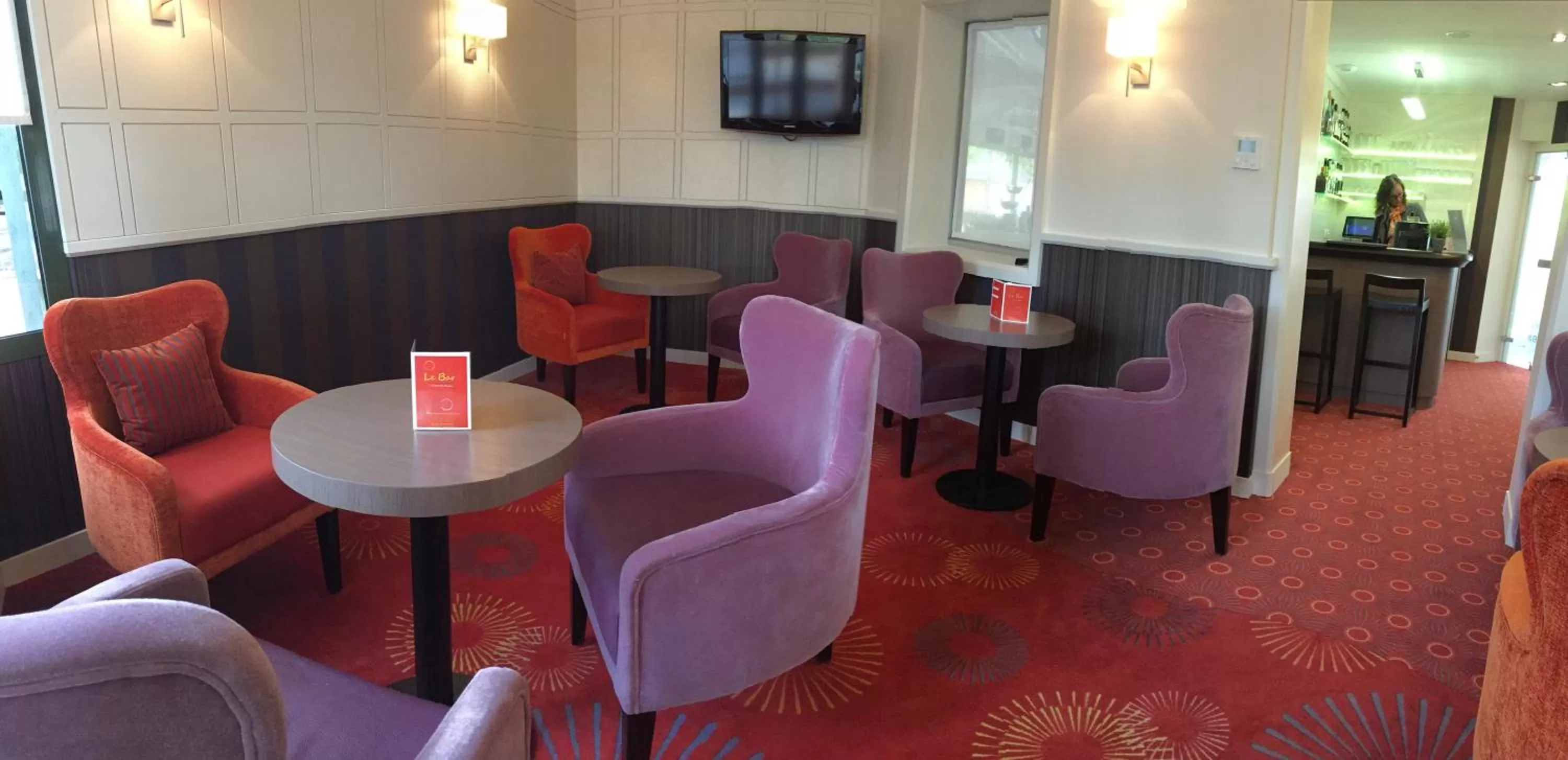 Lounge or bar in Logis Hôtel Domaine du Moulin Cavier - Restaurants & Spa