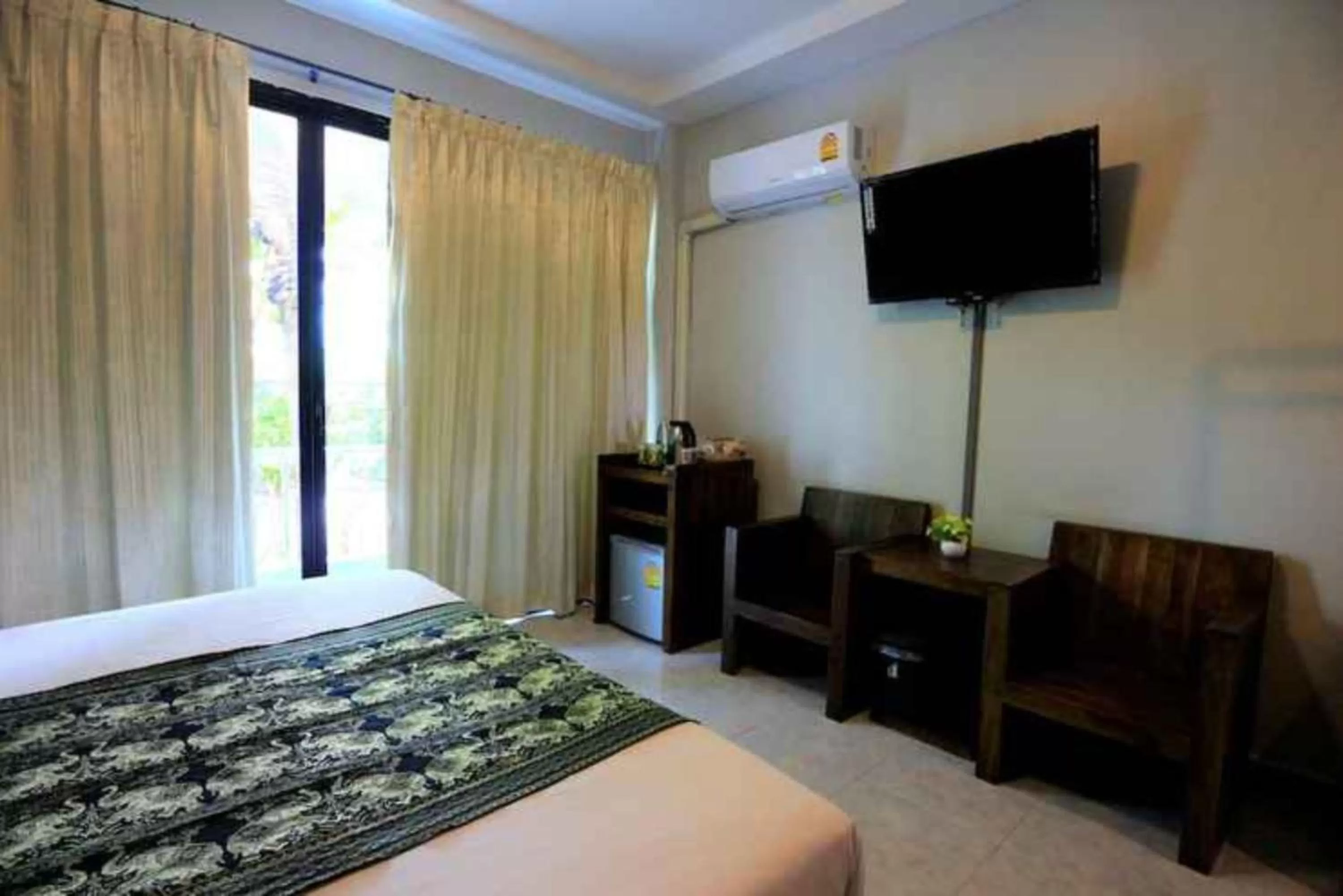 Photo of the whole room, Bed in Platinum Place