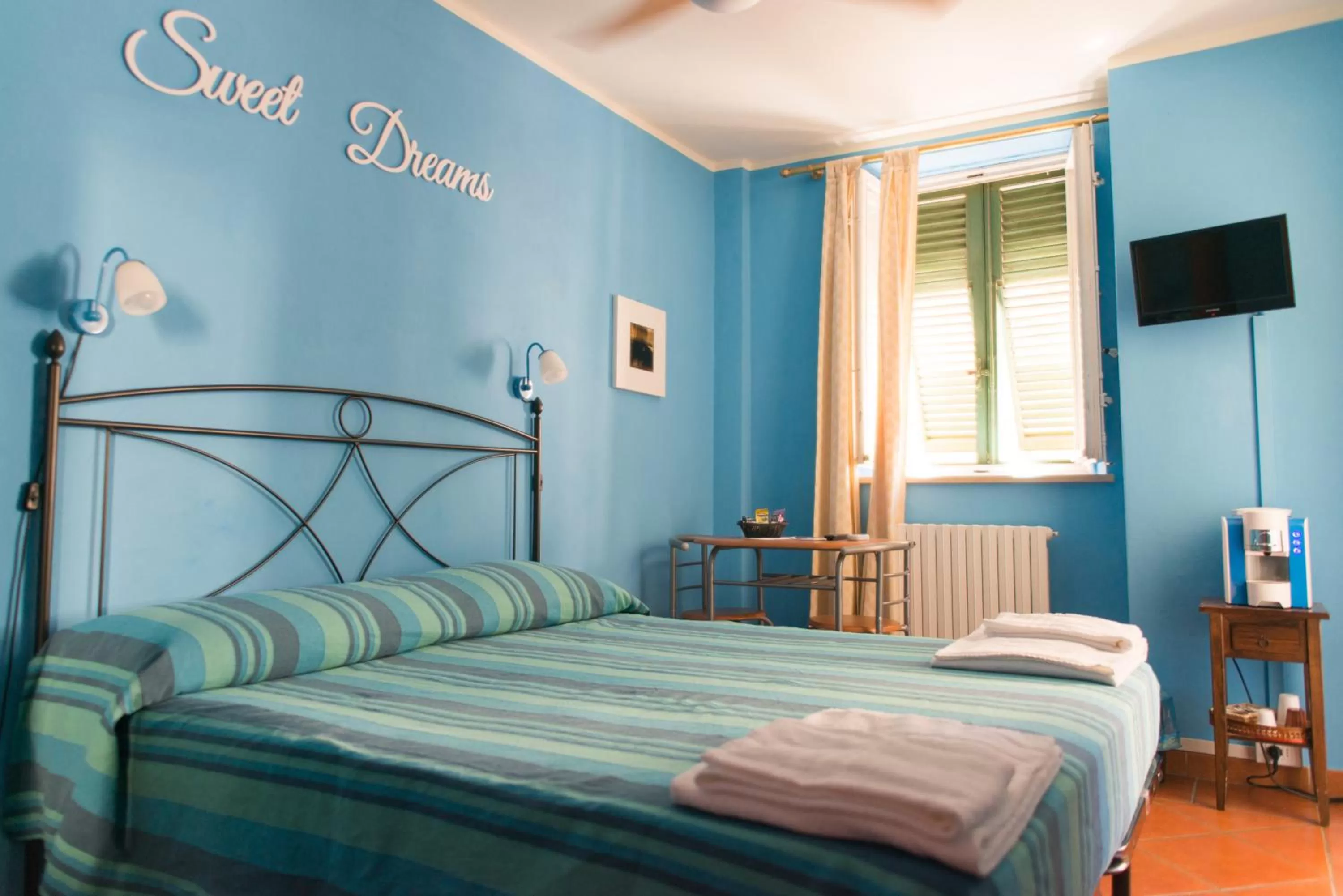 TV and multimedia, Bed in Al Cardinale Rooms & Studios