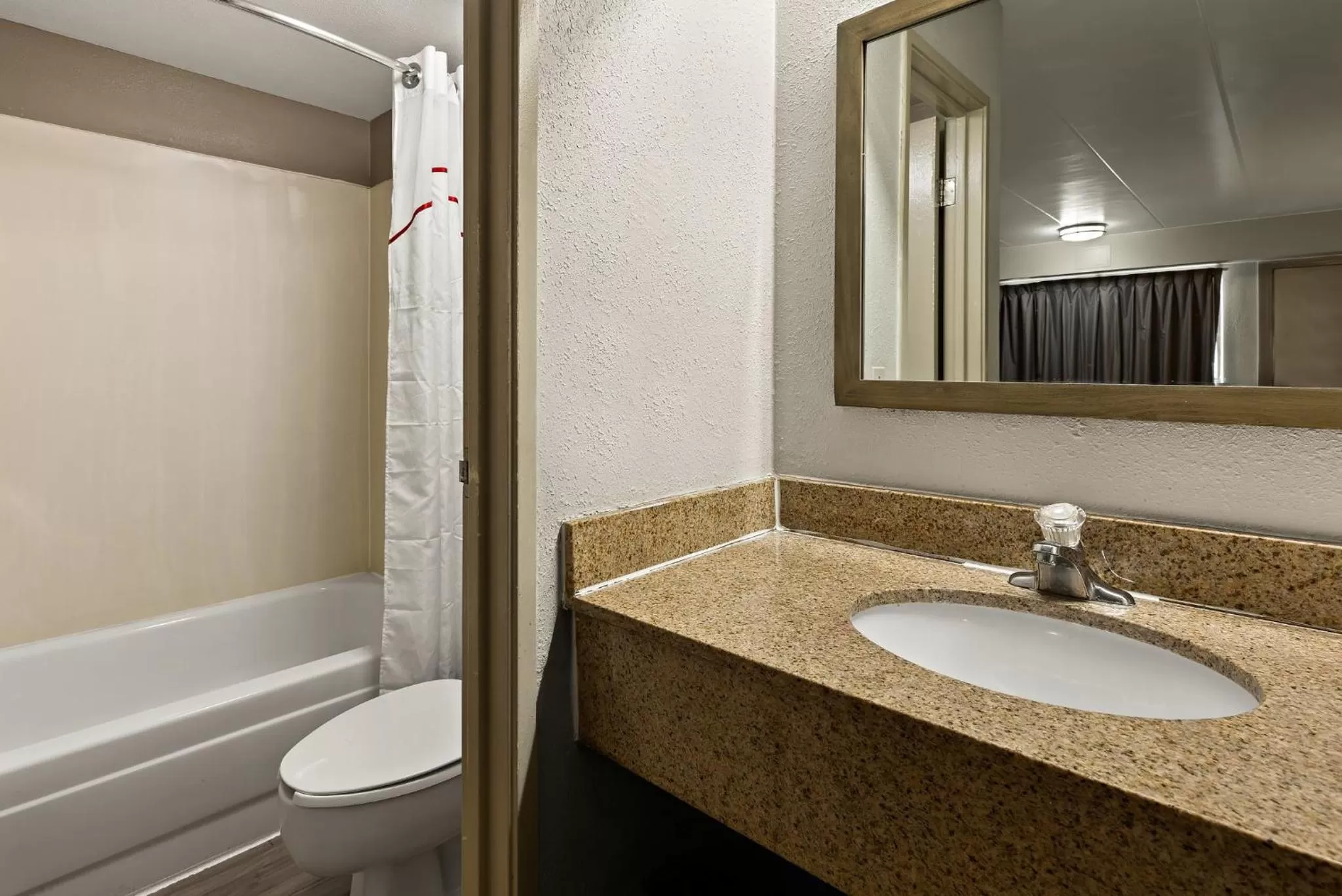 Bathroom in Red Roof Inn Cleveland - Independence