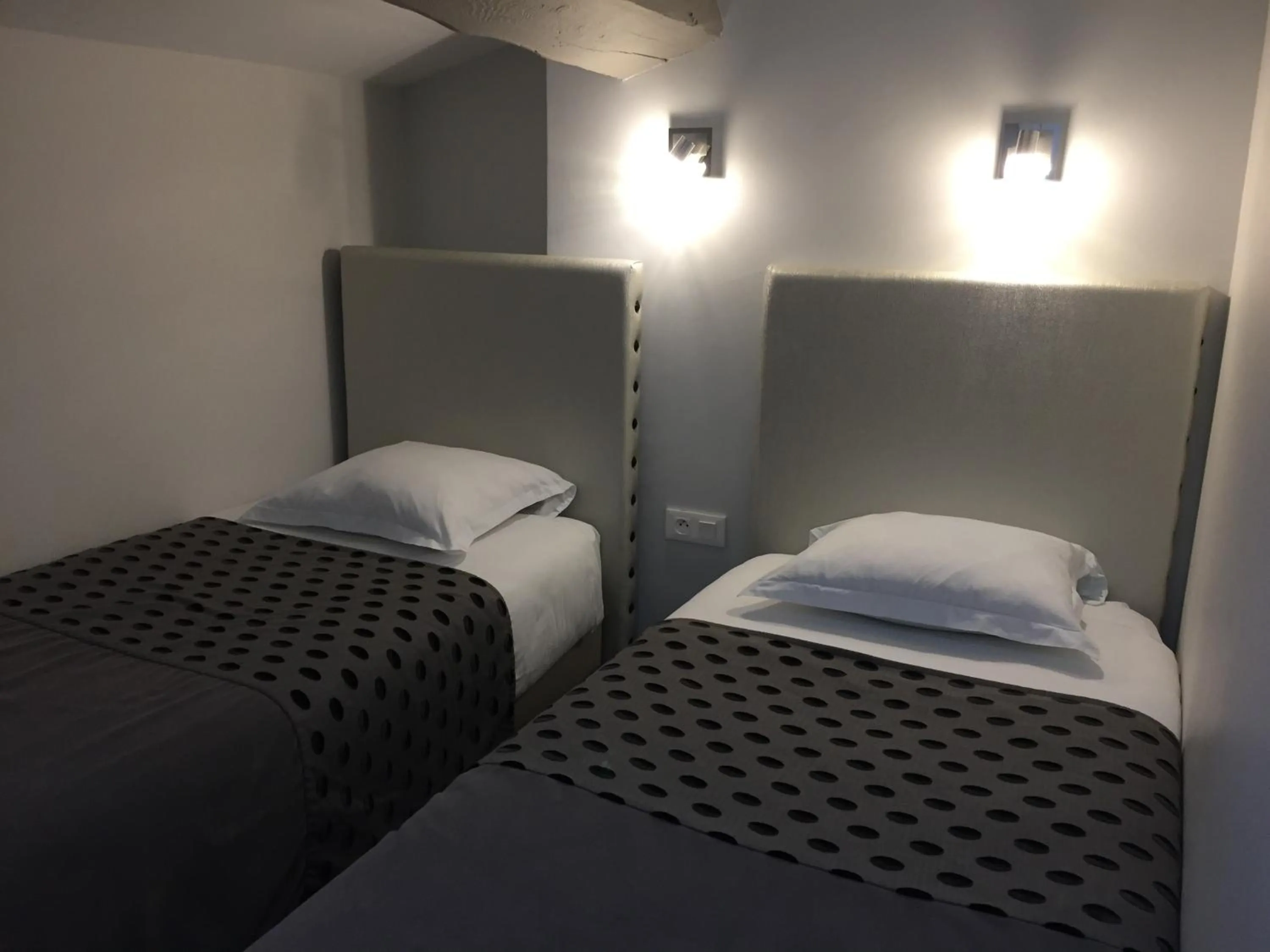 Photo of the whole room, Bed in Hotel Du Pont Vieux