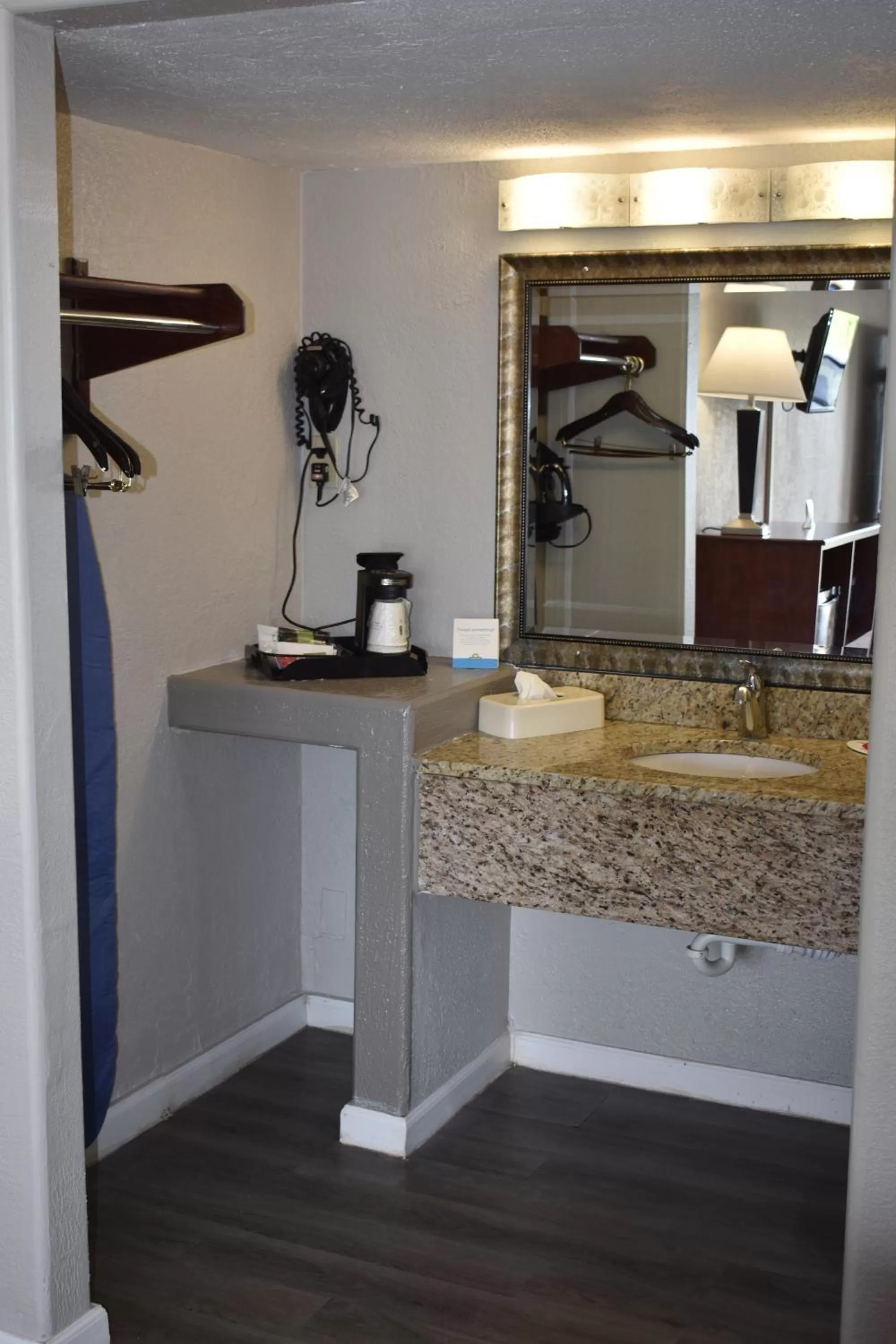 Nightclub / DJ in Days Inn by Wyndham Wildwood I-75