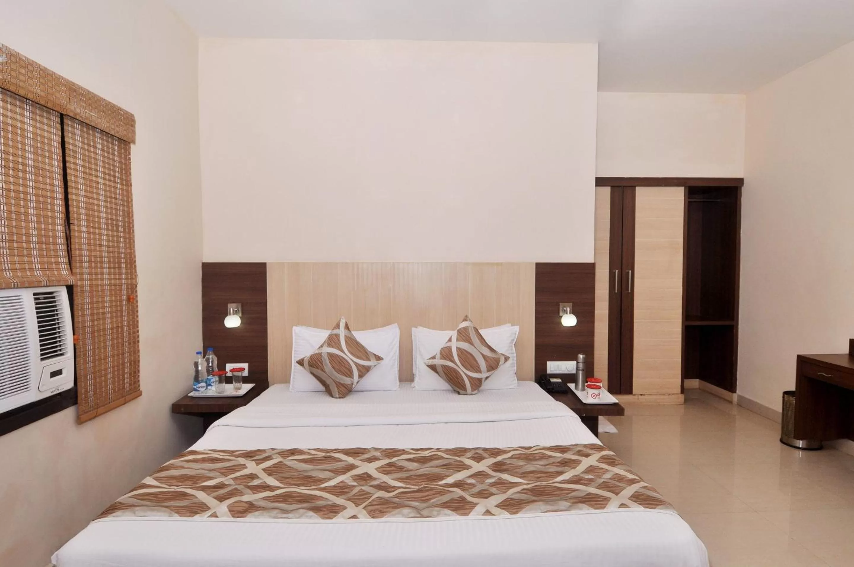 Bedroom, Bed in Sivamurugan Hotels