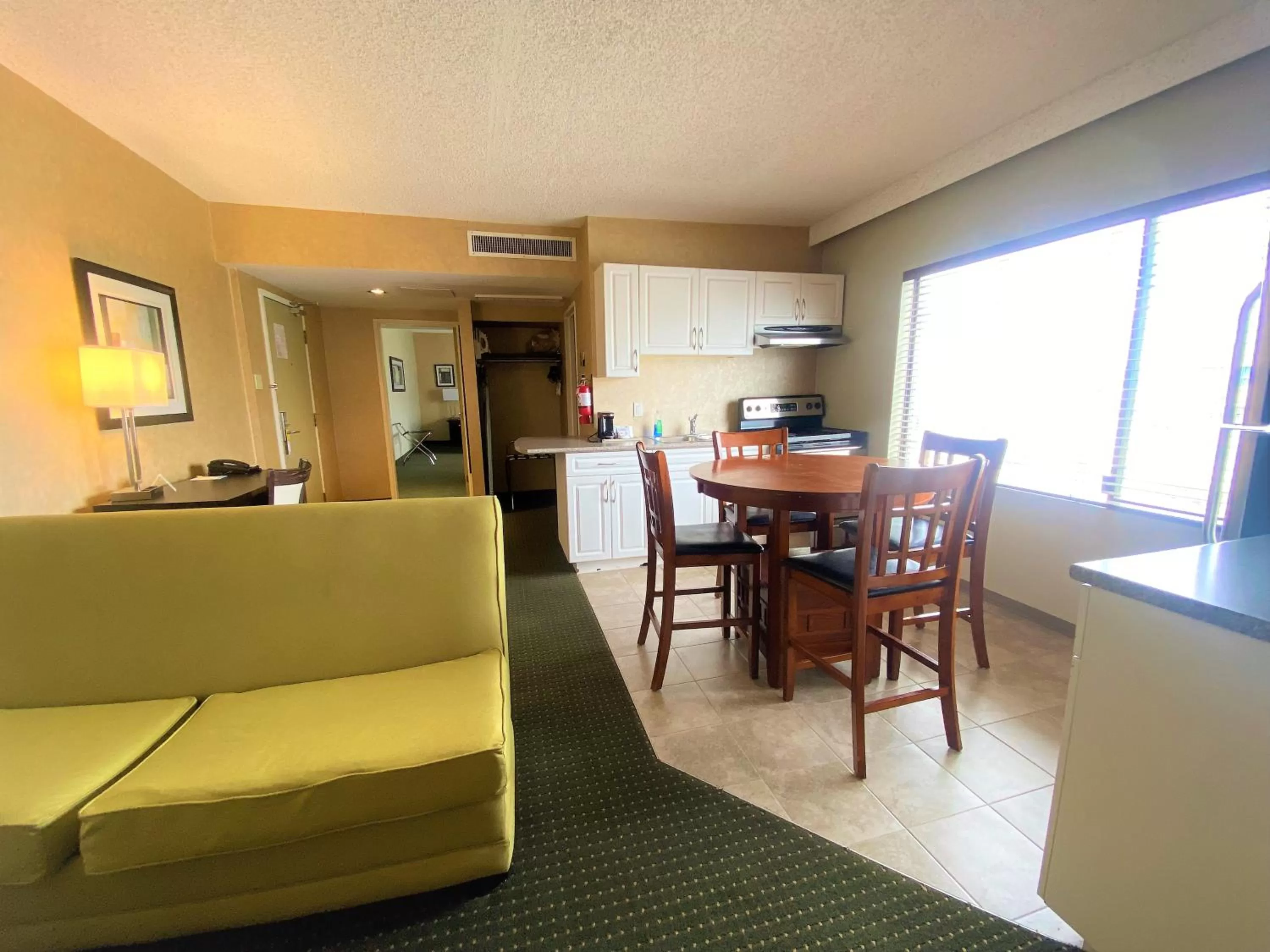 Bedroom in Days Inn by Wyndham Cranbrook Conference Centre