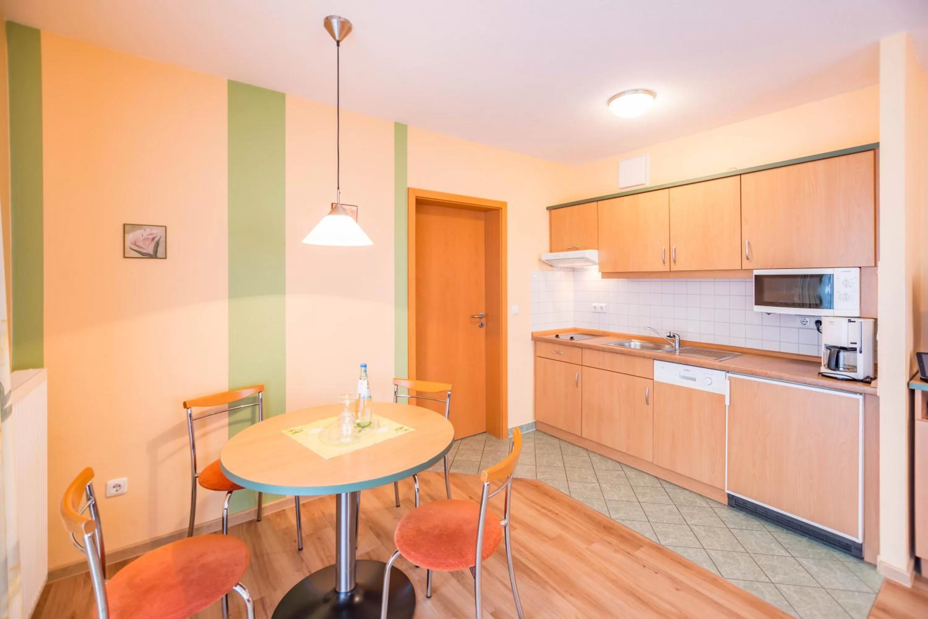 Photo of the whole room, Kitchen/Kitchenette in Am Weststrand Apartmenthaus Waldeck