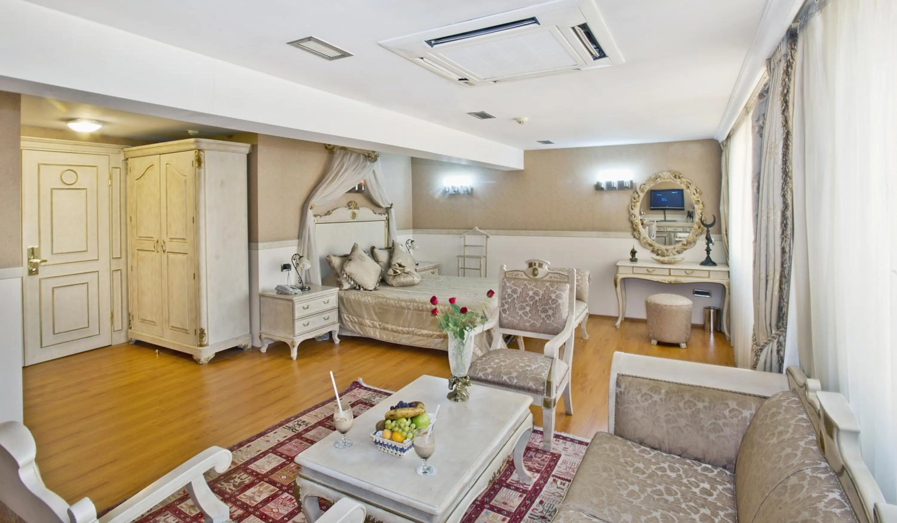 Photo of the whole room, Seating Area in Eterno Hotel