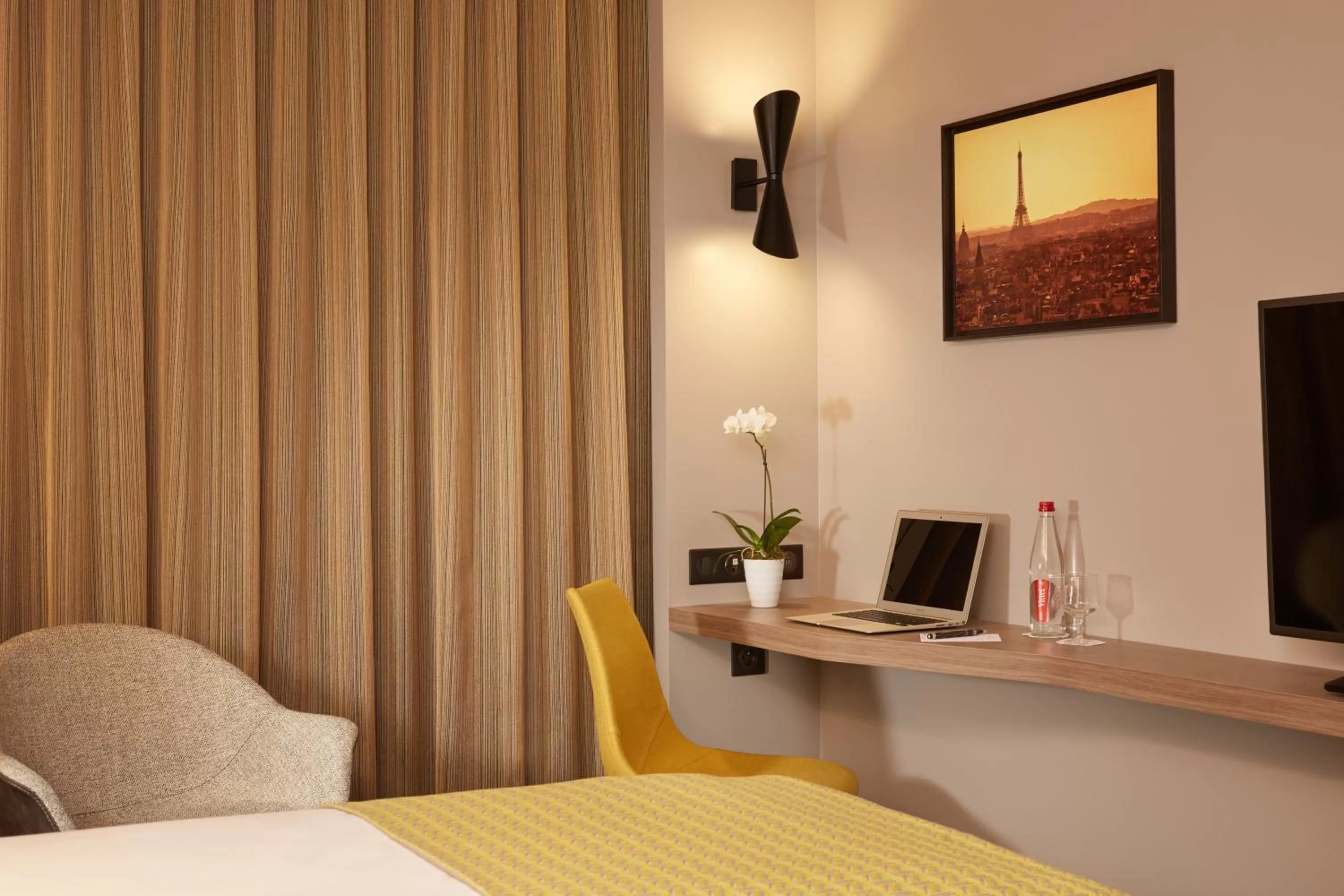 Bed in Auteuil Tour Eiffel