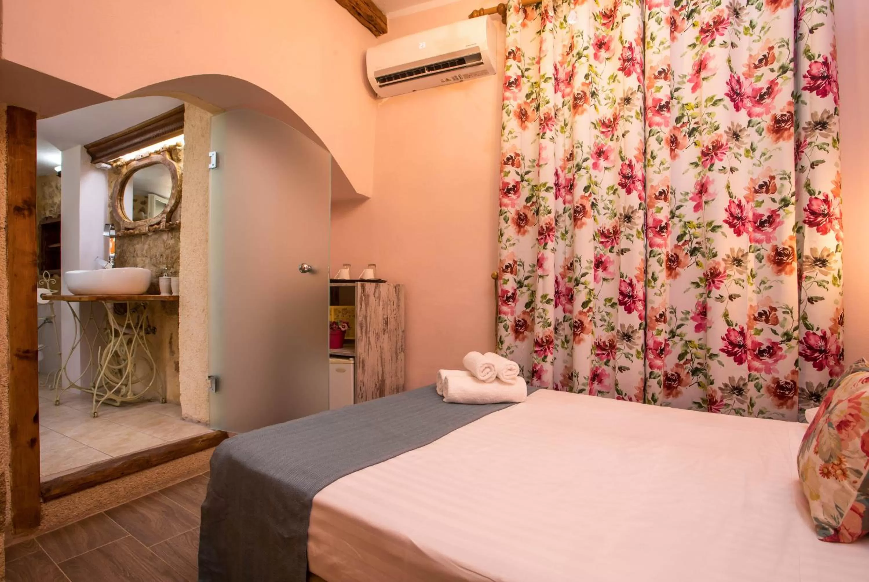 Bedroom, Bed in Attiki Hotel