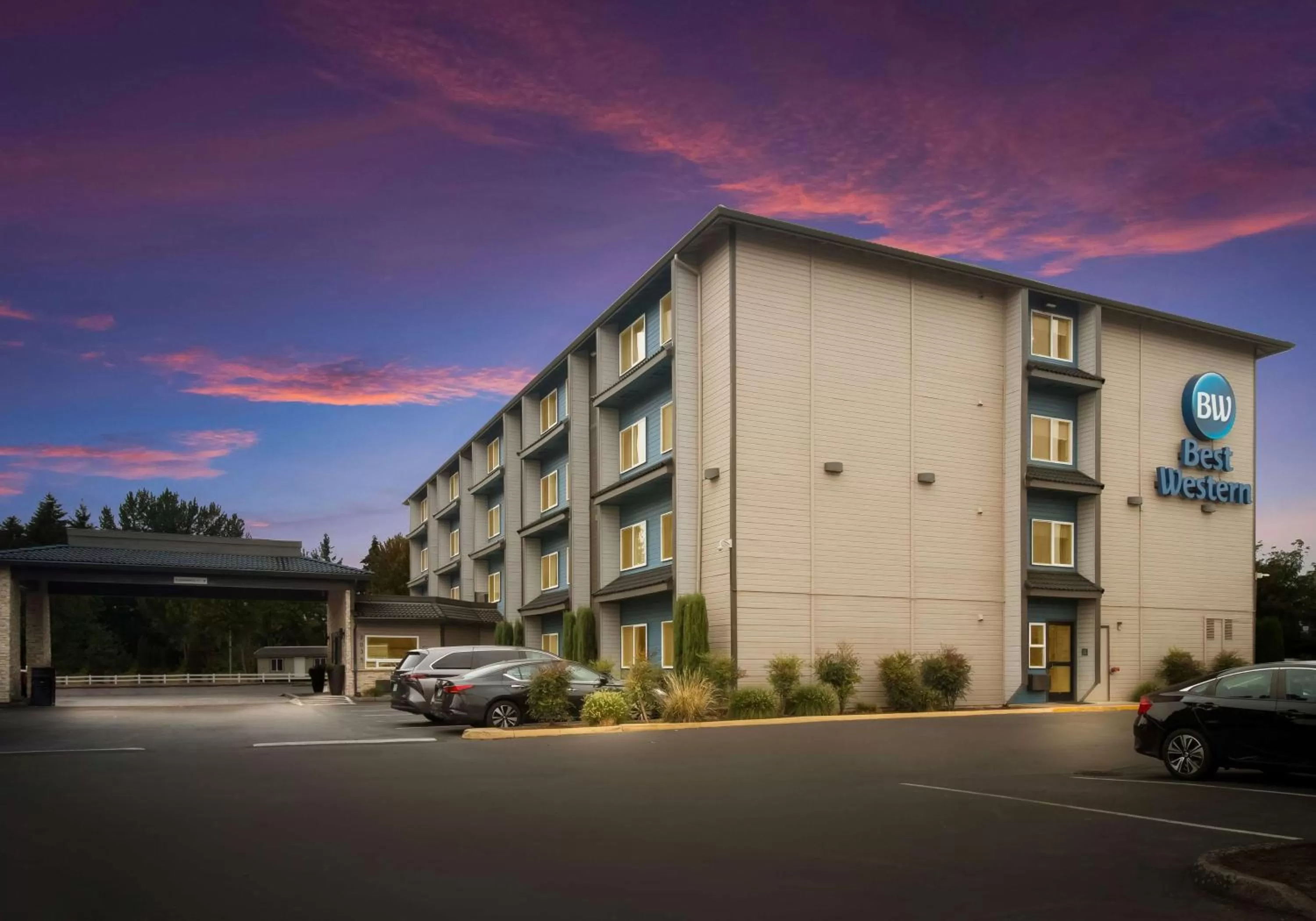 Property building in Best Western McMinnville Inn