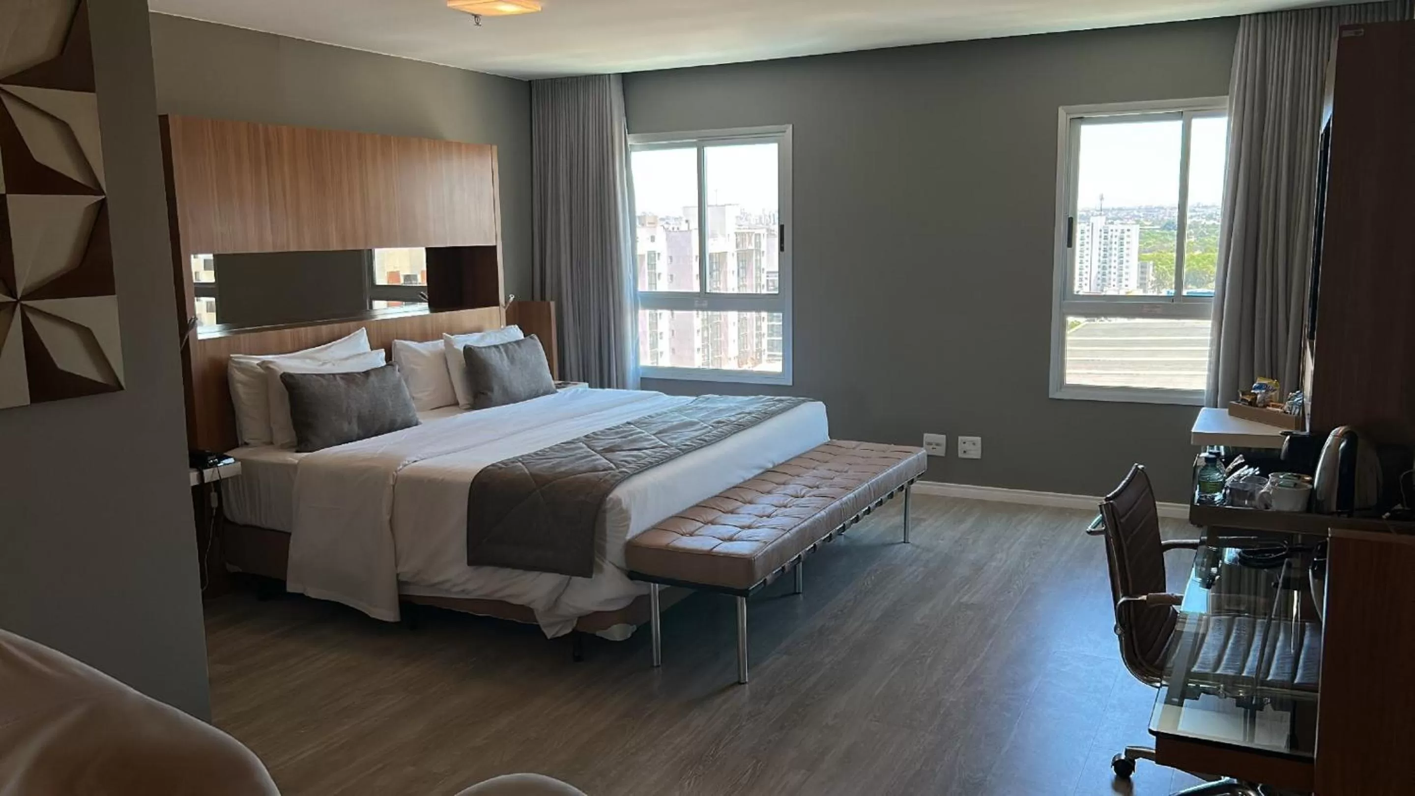 hair dresser, Bed in Jade Hotel Brasília