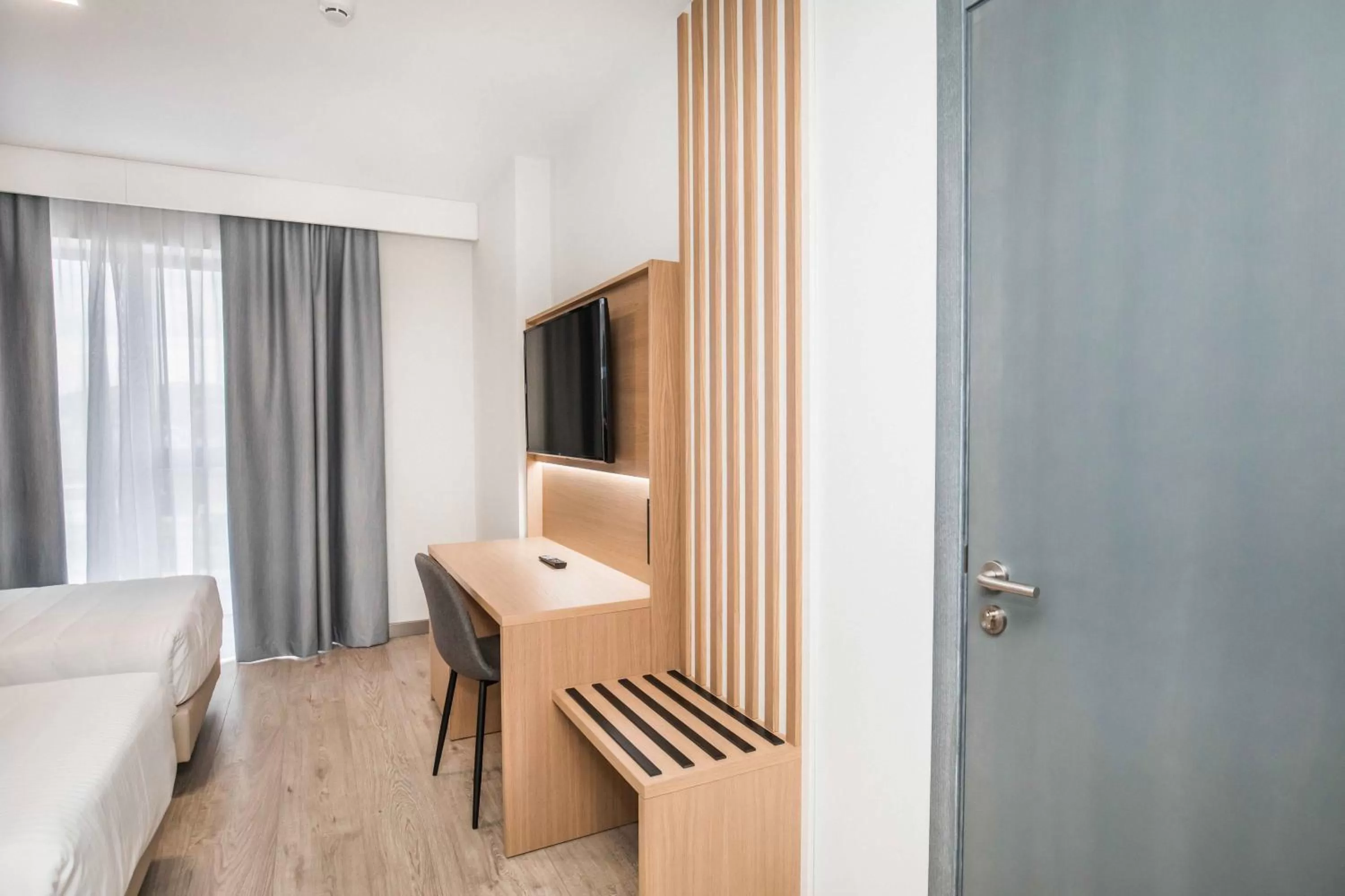 TV and multimedia, Bed in Hotel Ciudad De Ávila