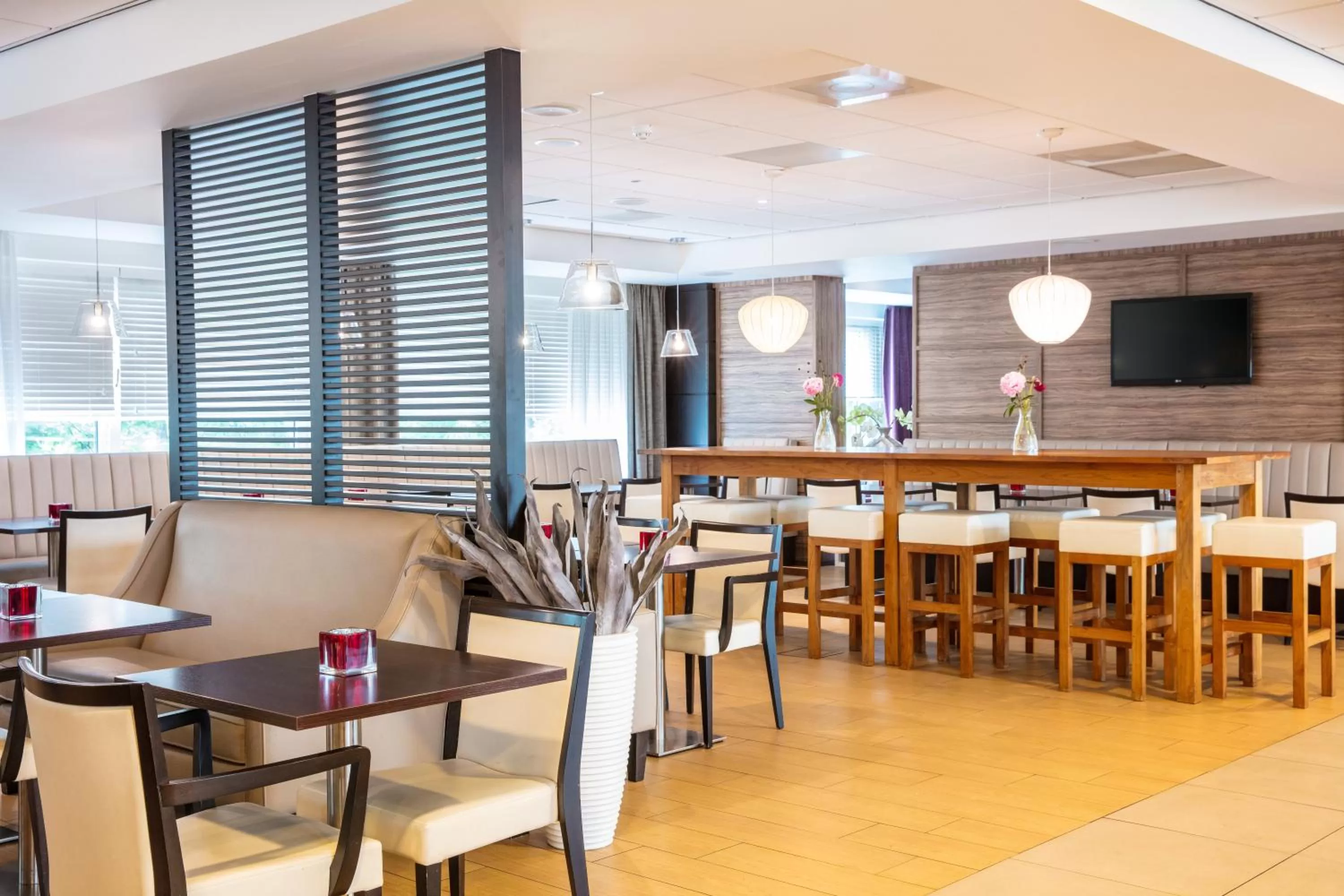 Restaurant/places to eat in Holiday Inn Express Amsterdam - Sloterdijk Station by IHG