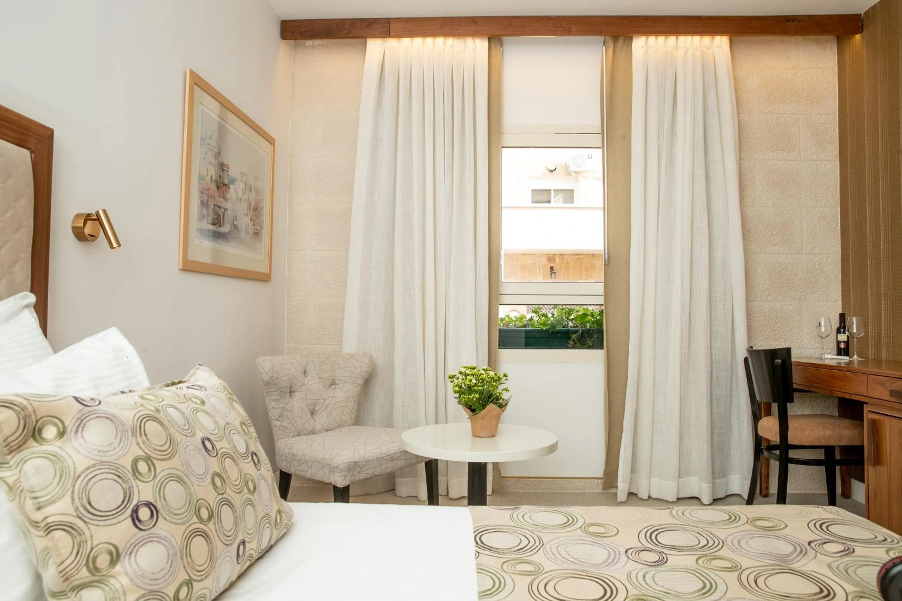 Seating area in Montefiore Hotel By Smart Hotels