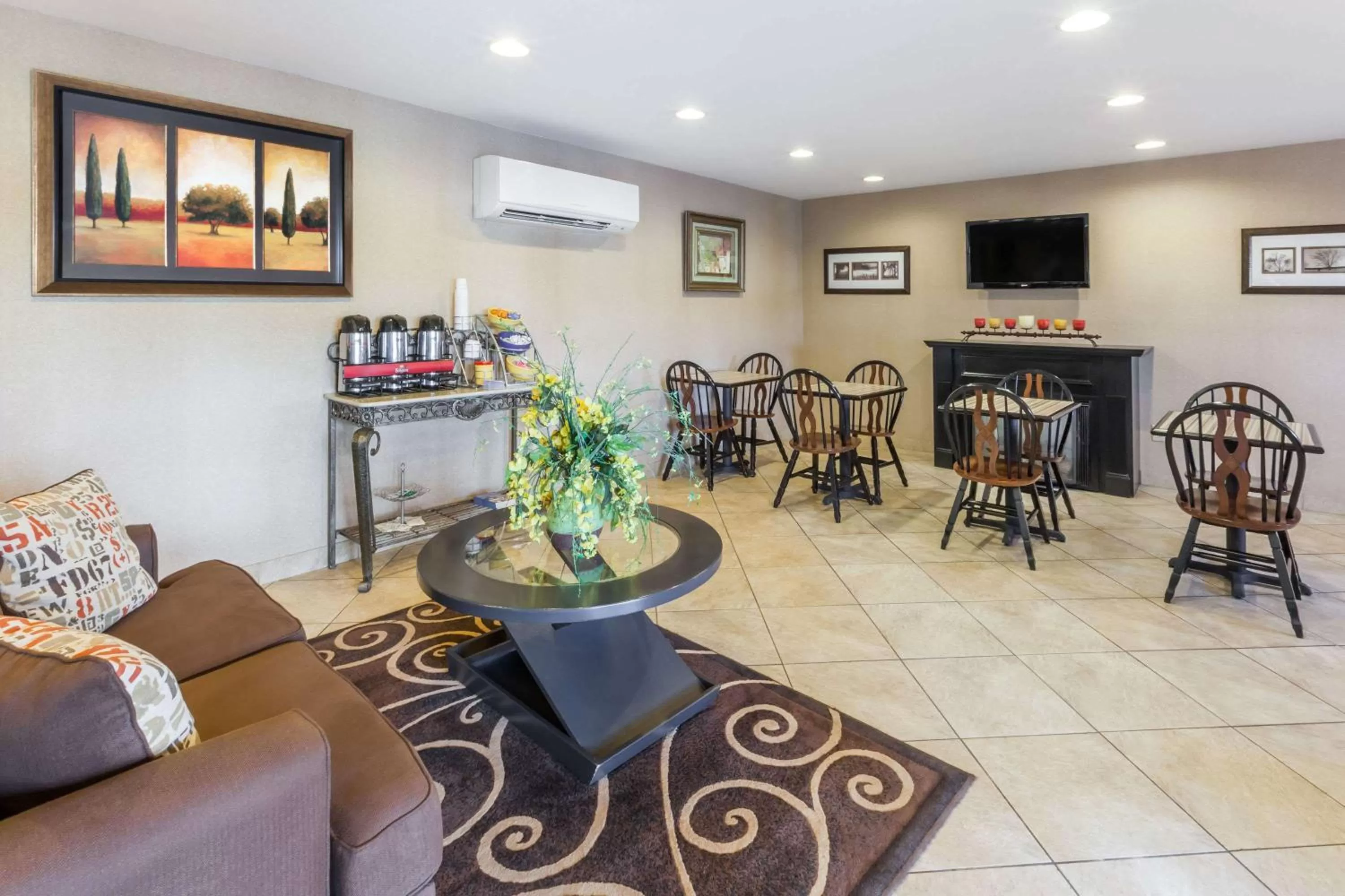 Lobby or reception in Days Inn by Wyndham Central City