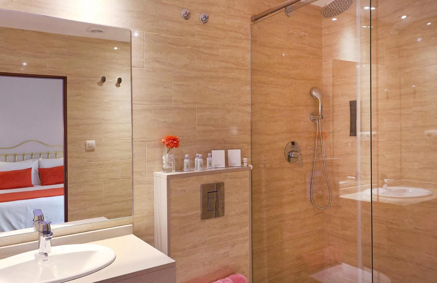 Shower in Hotel Continental Barcelona