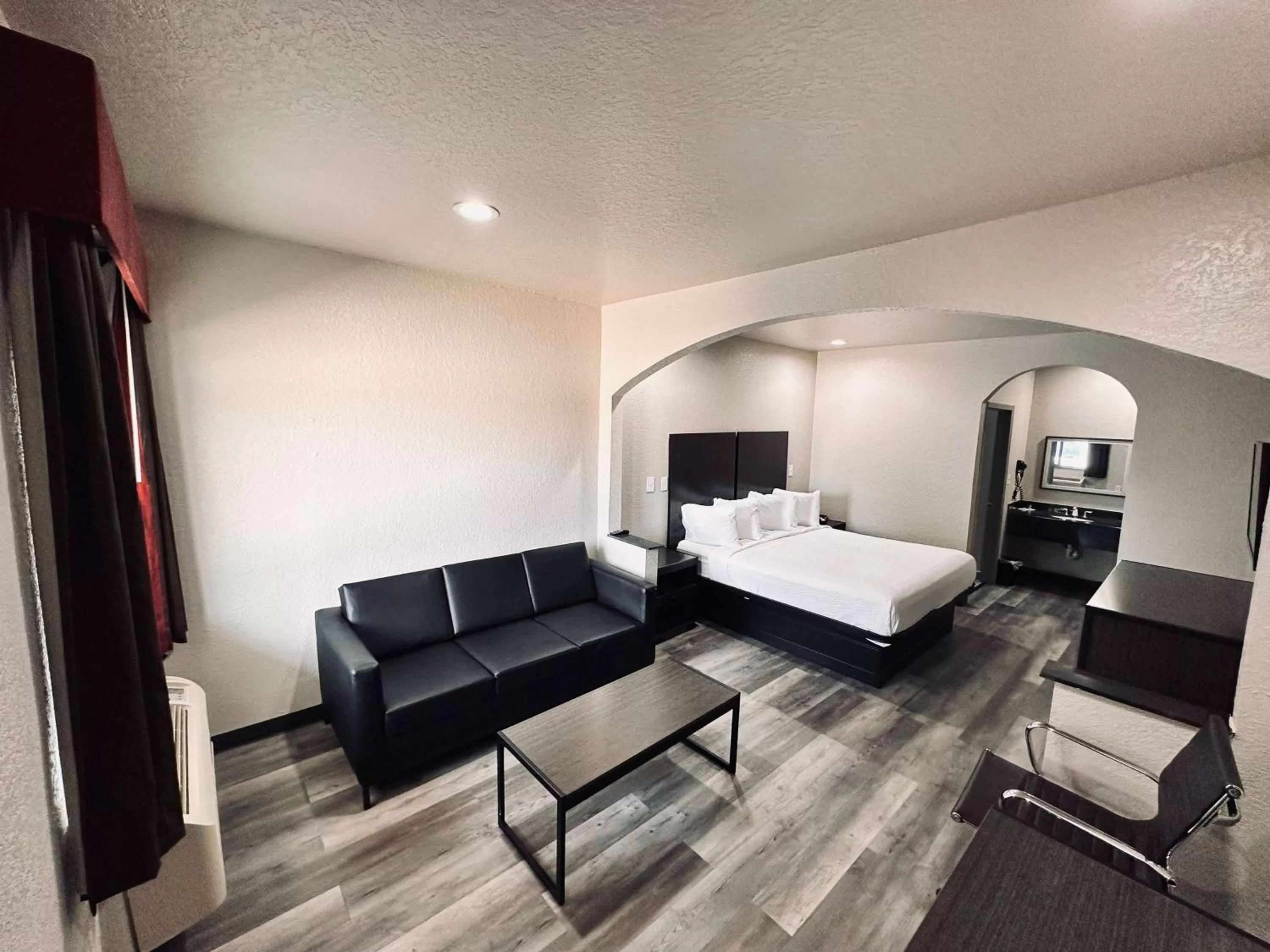 Photo of the whole room, Bed in Days Inn by Wyndham Dickinson TX