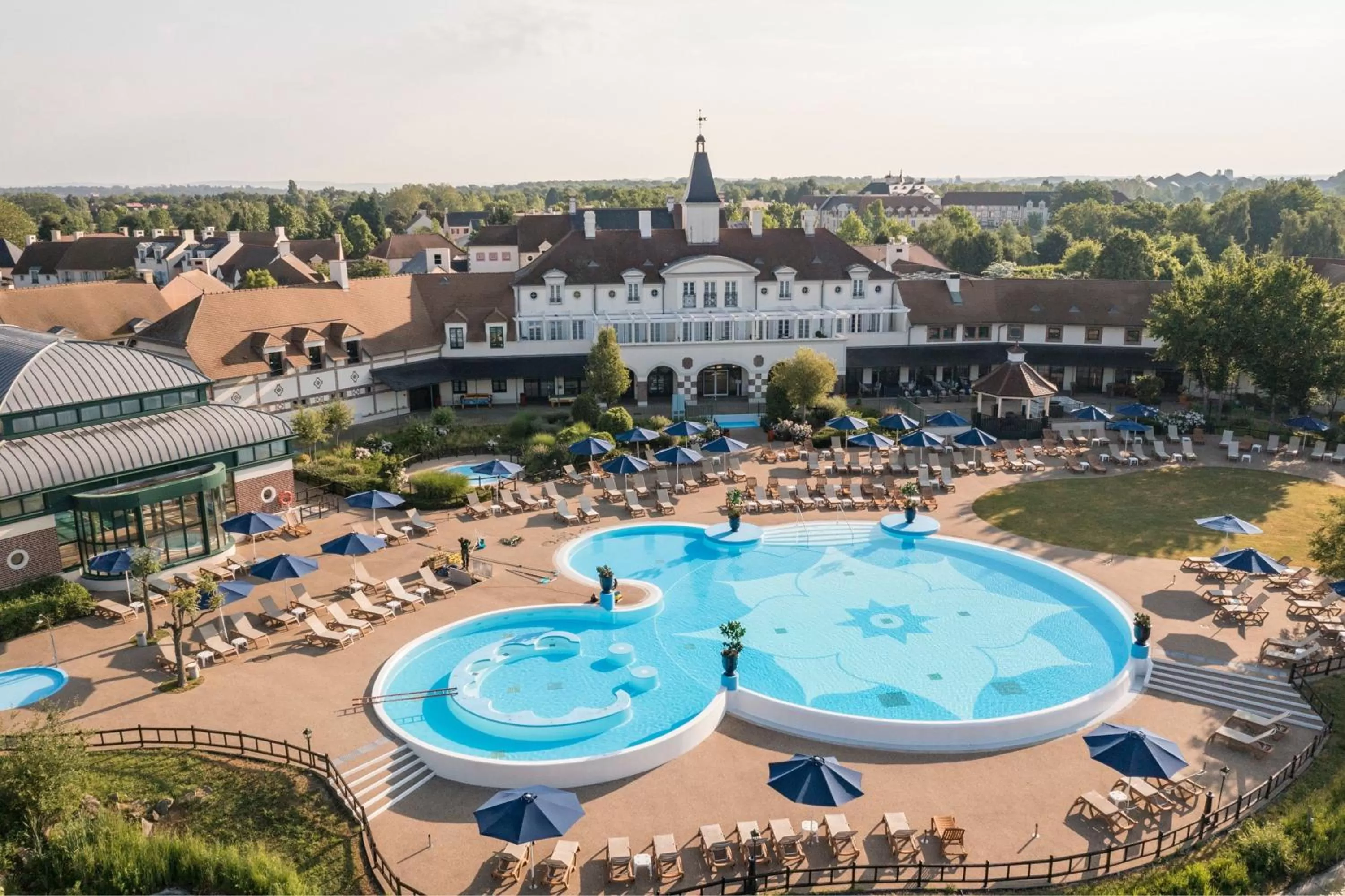 Swimming pool in Marriott's Village d'Ile-de-France