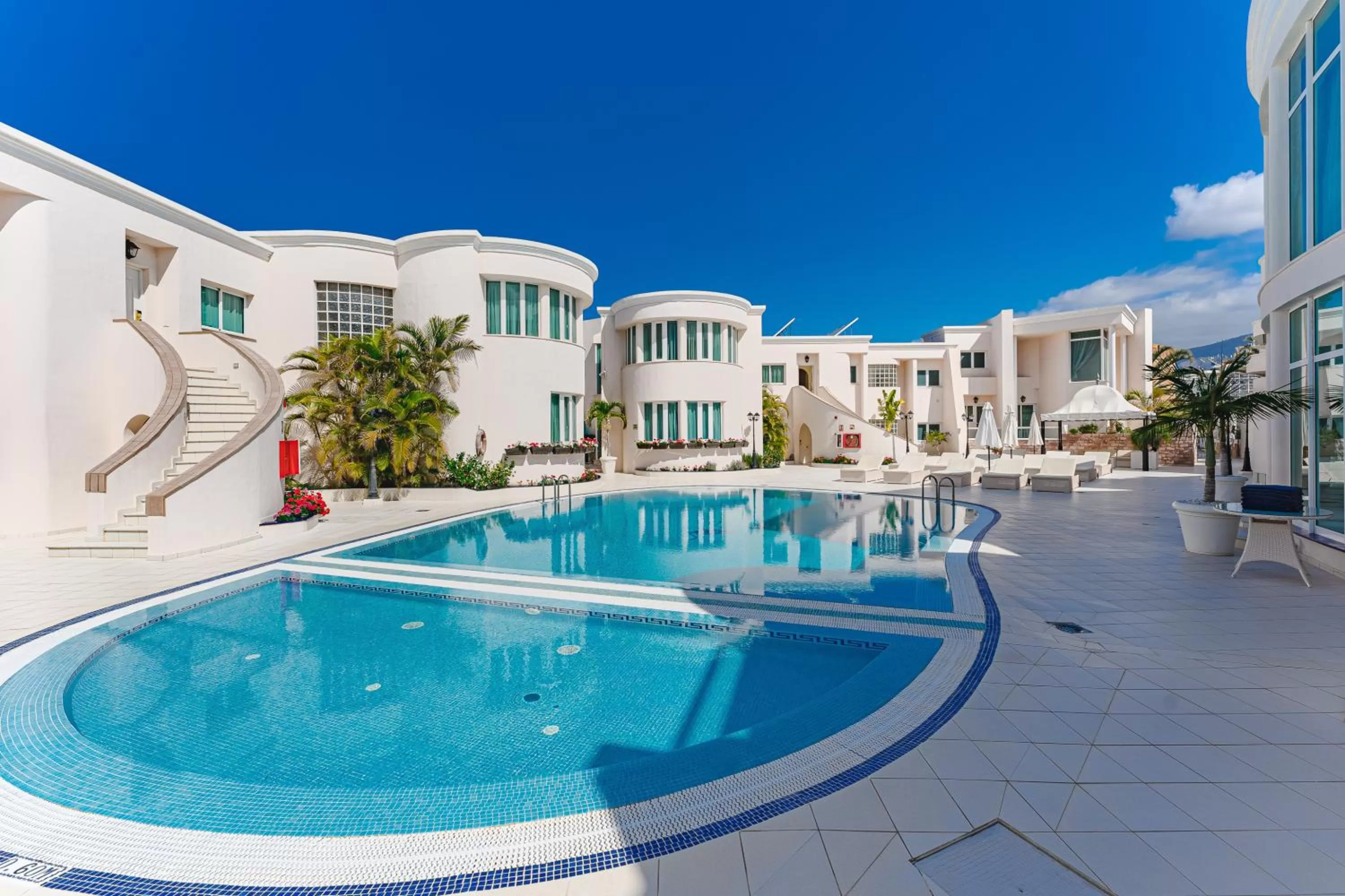 Swimming pool in Flamingo Suites Boutique Hotel