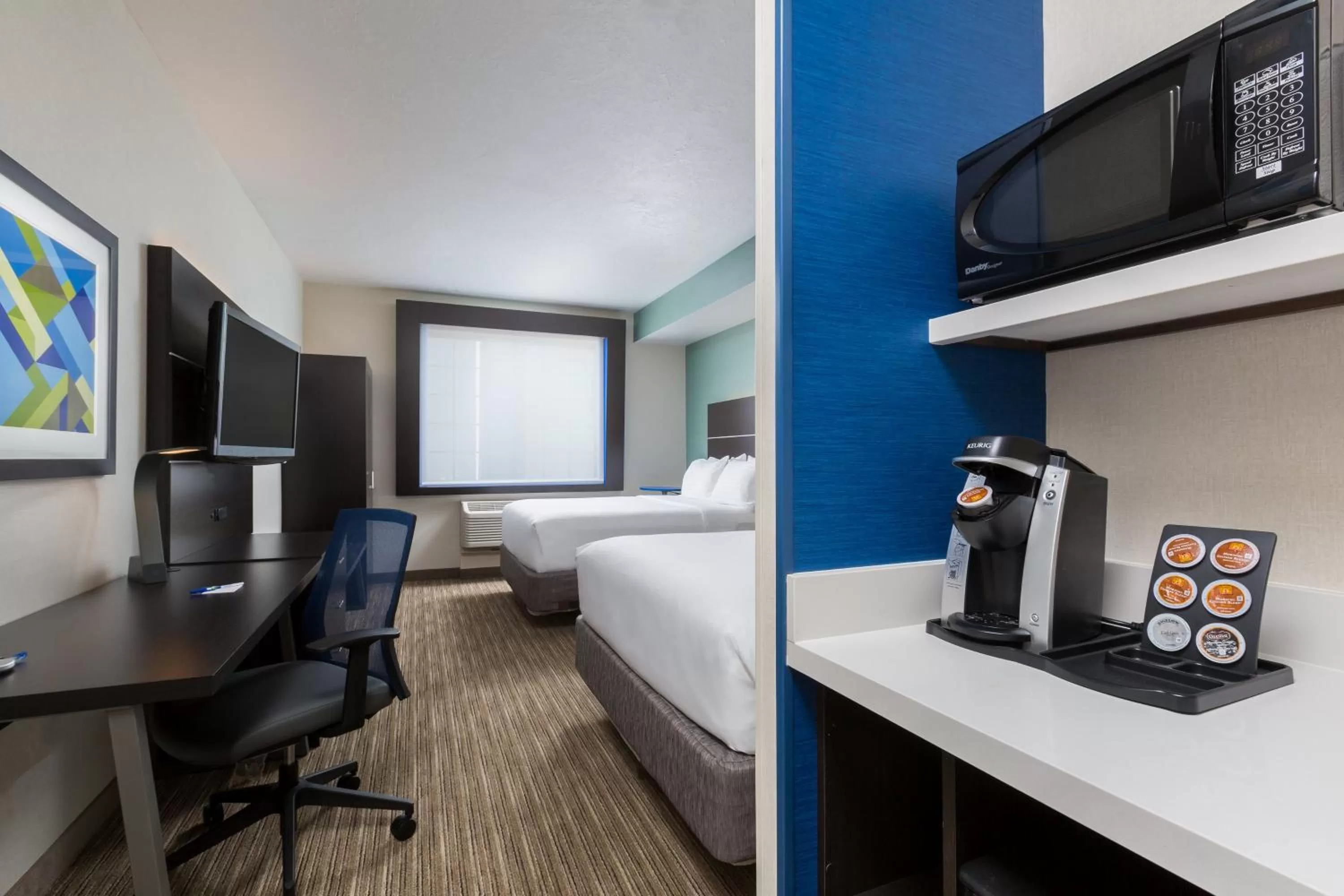 Photo of the whole room, Bed in Holiday Inn Express Hotel & Suites Eugene Downtown - University by IHG