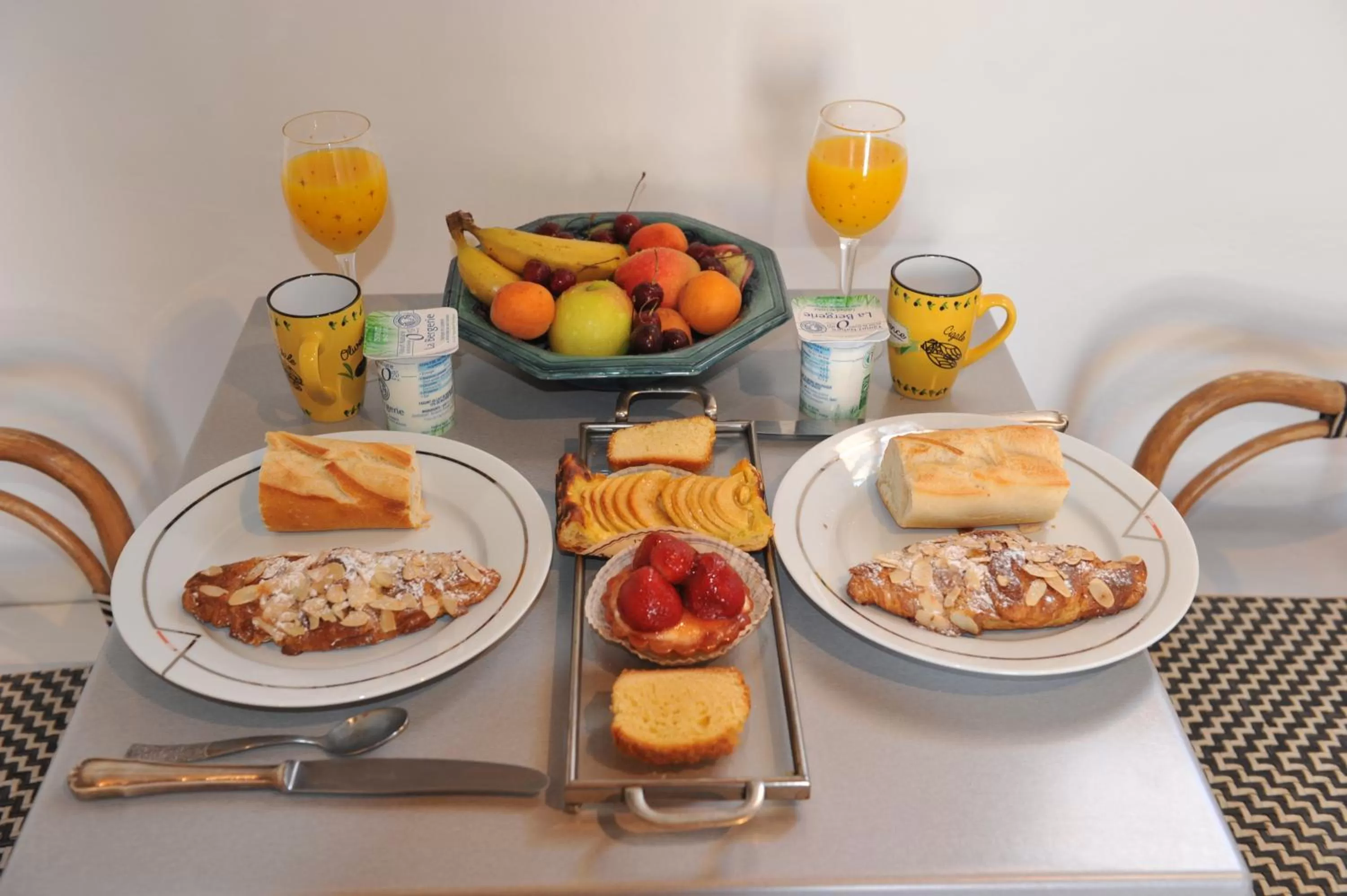 Food and drinks in Loft Apartment , La Terrasse Centre Ville d'Arles,