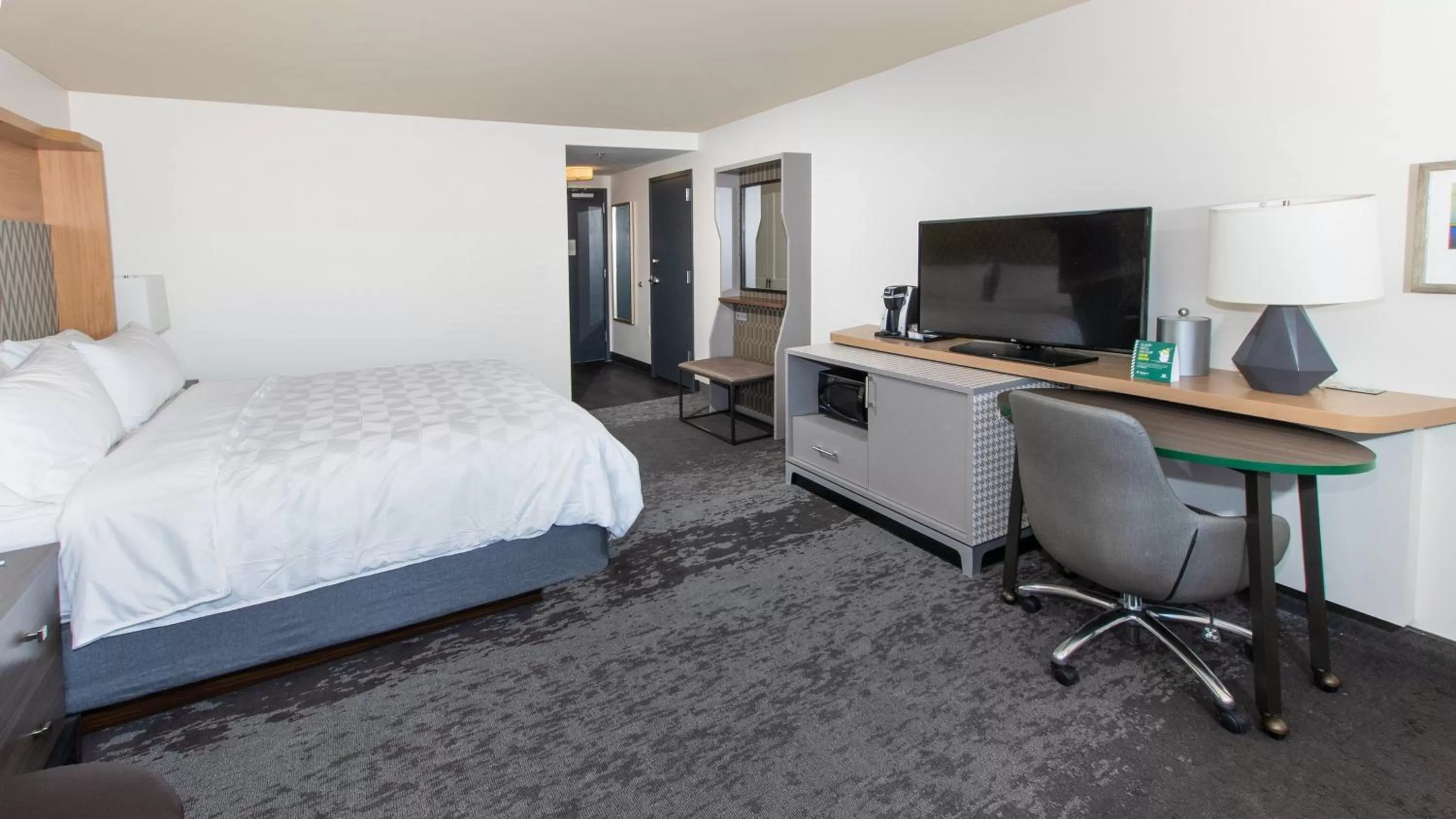 Photo of the whole room, Bed in Holiday Inn Panama City by IHG