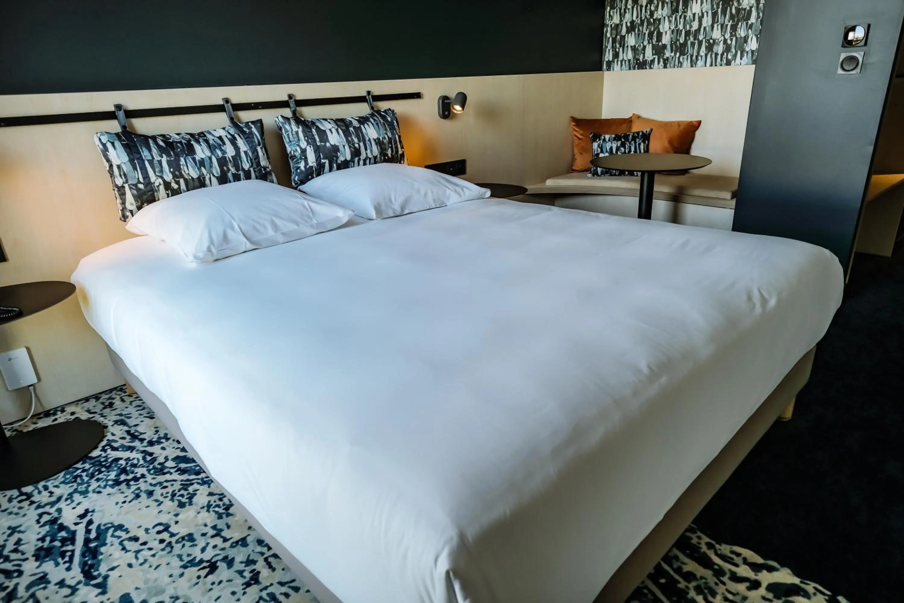 Photo of the whole room, Bed in Live Hotels Bordeaux Lac