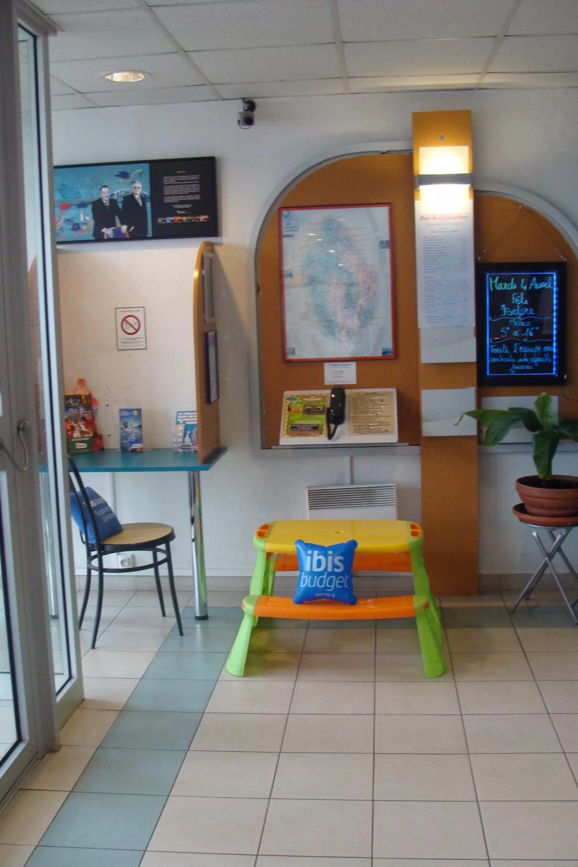 Lobby or reception in ibis Budget Thiers