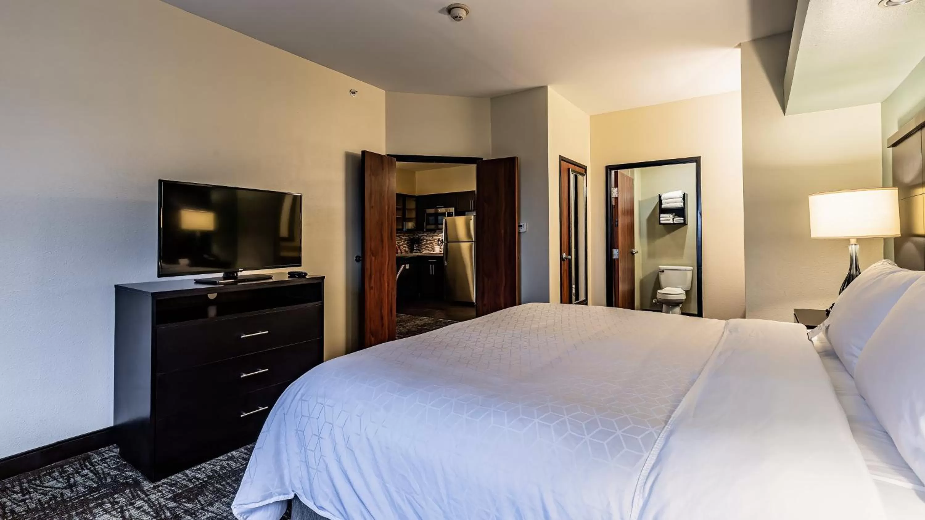 Photo of the whole room, Bed in Staybridge Suites Laredo by IHG
