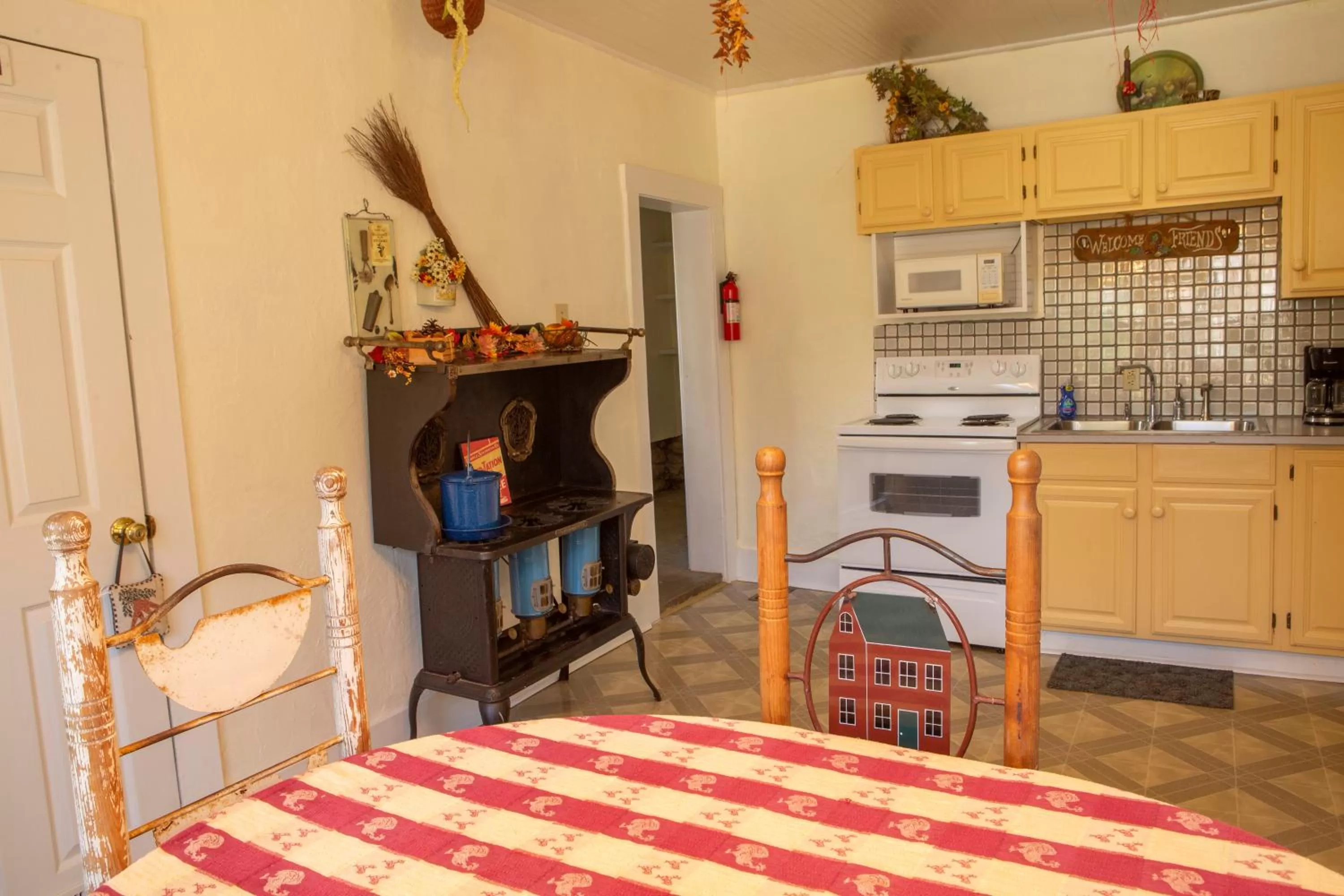 Kitchen or kitchenette in The Chimney Rock Inn & Cottages