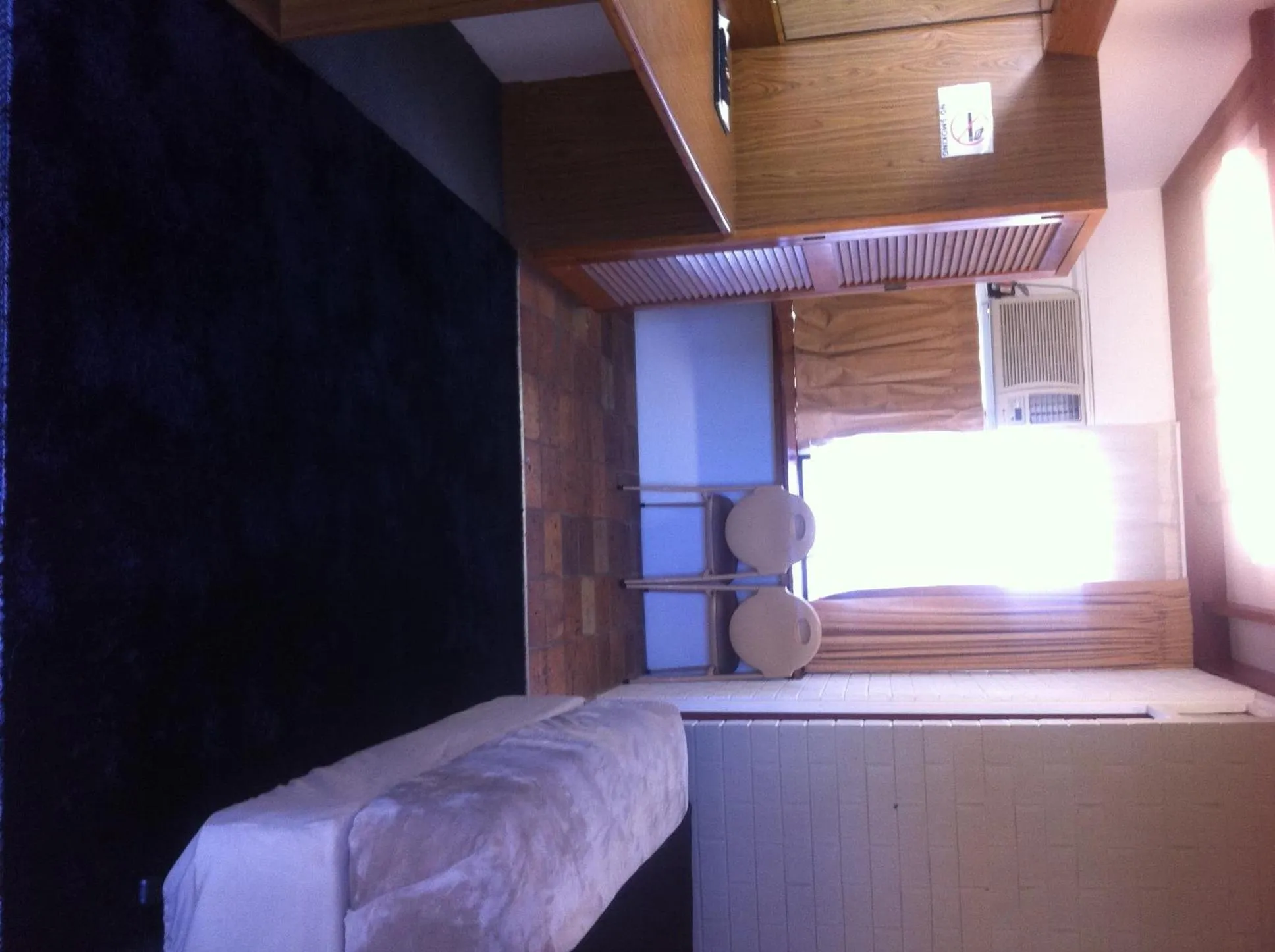 Day in Elsinor Motor Lodge