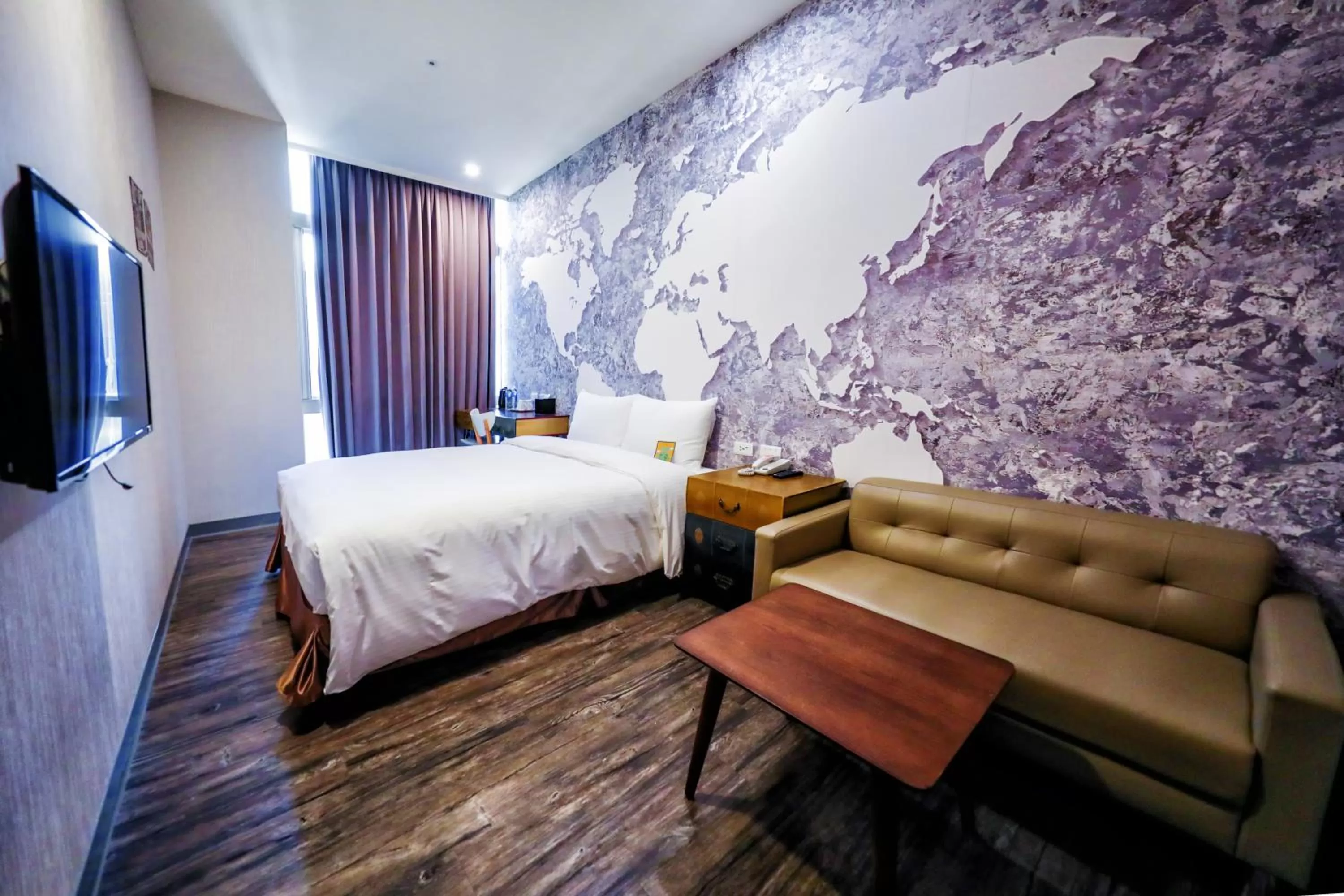 Photo of the whole room, Bed in Skyone Hotel