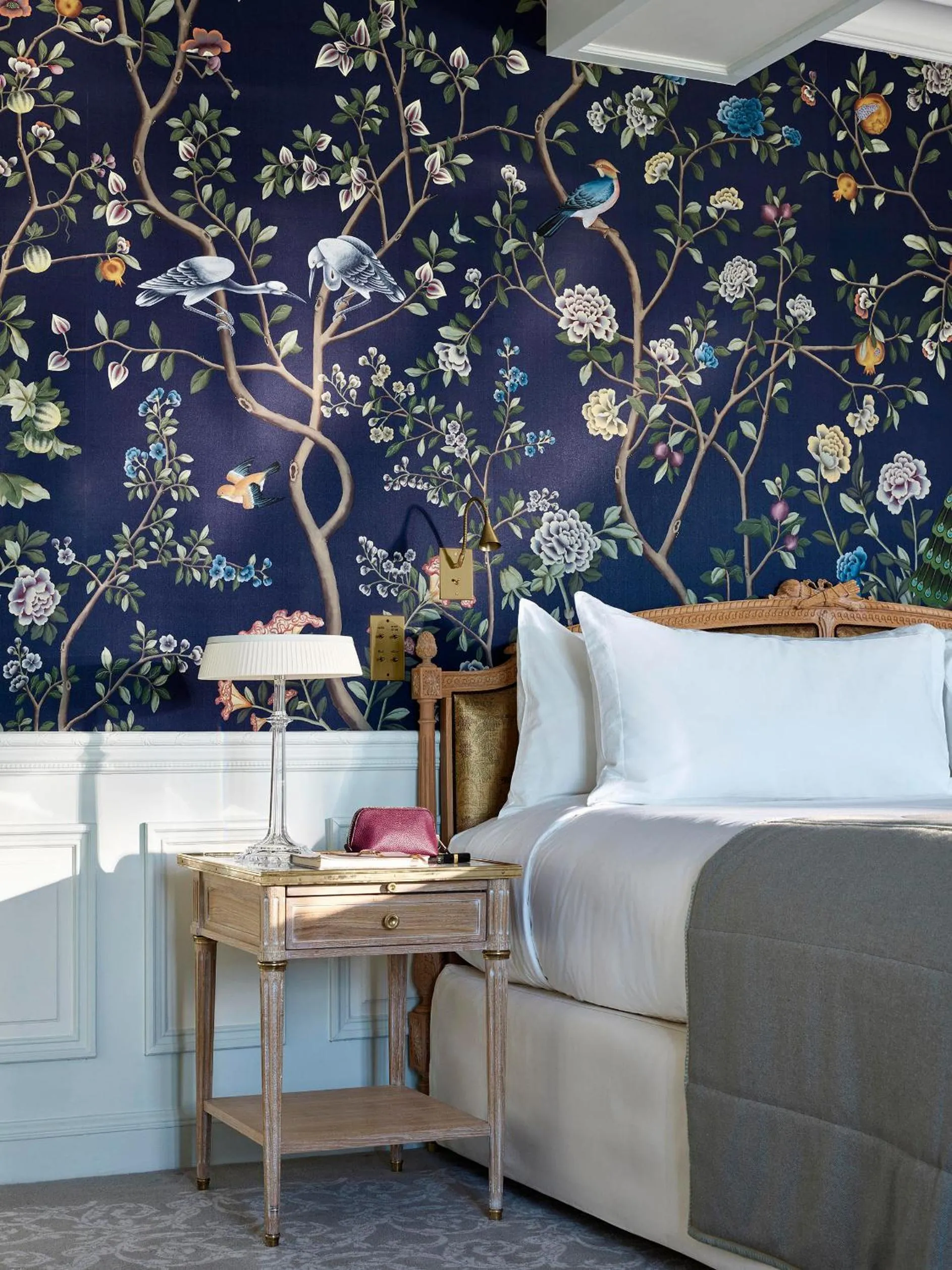 Bedroom in Le Meurice – Dorchester Collection