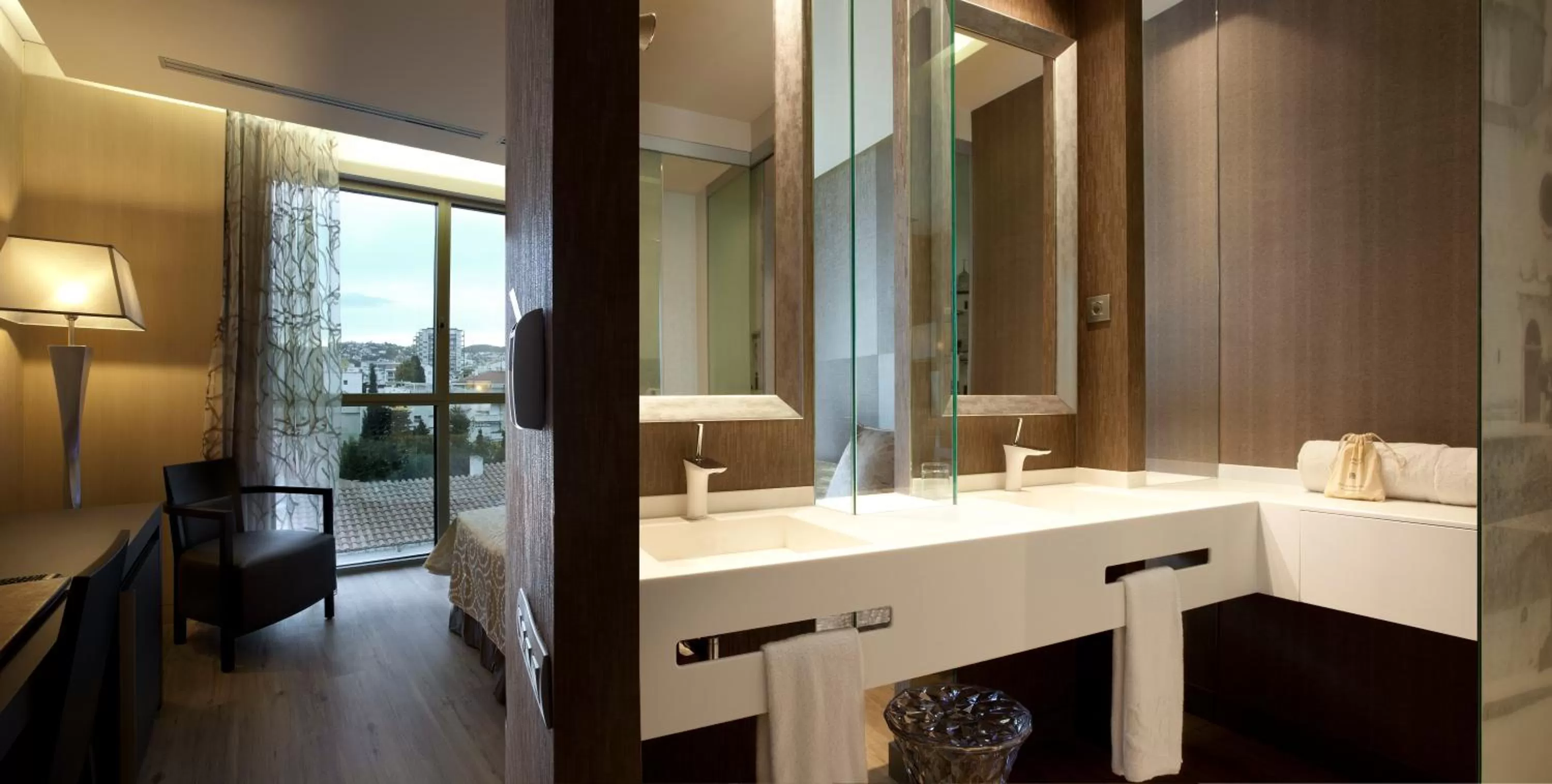 Bathroom, Bed in Hotel MiM Sitges & Spa