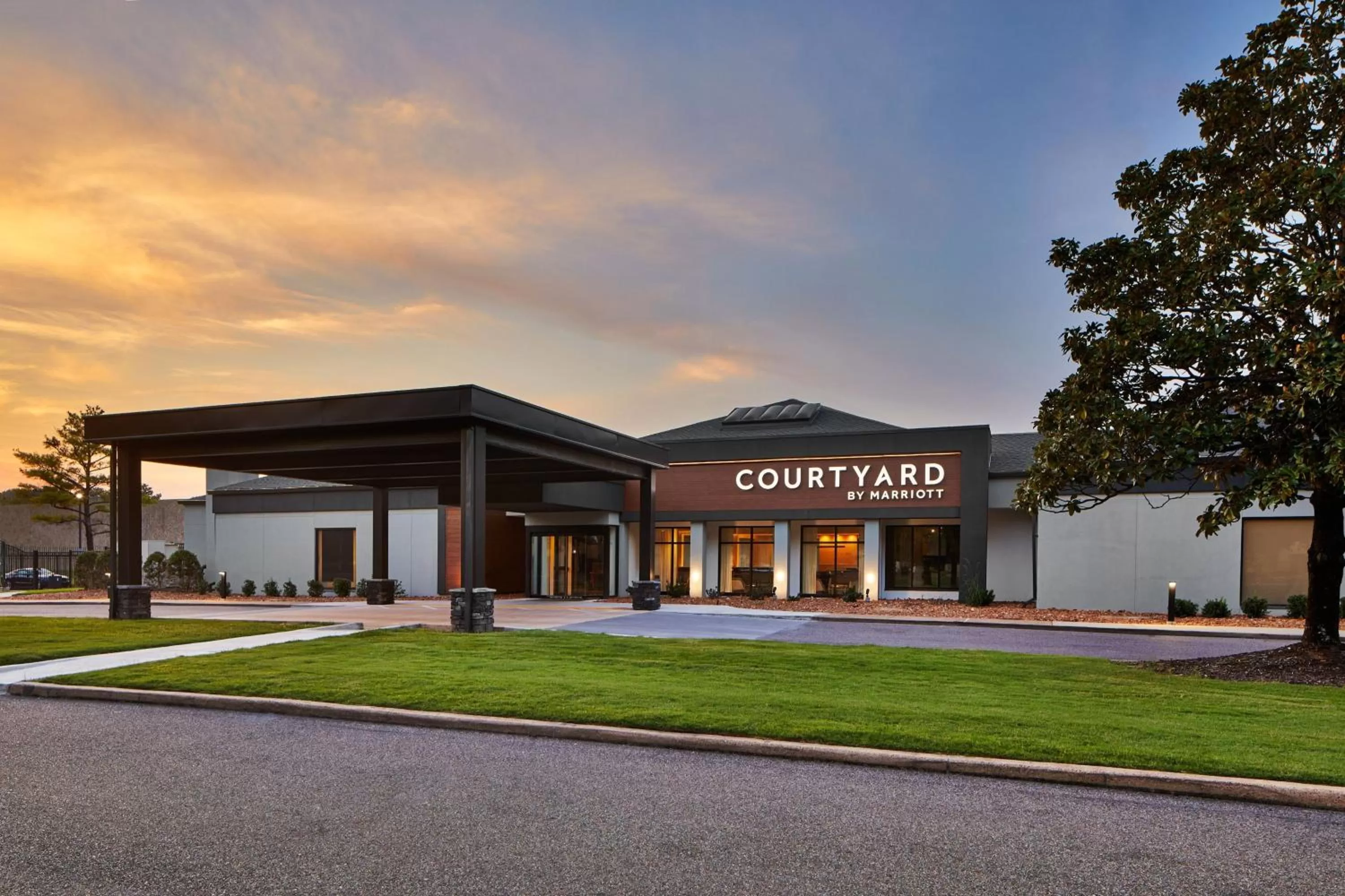 Property building in Courtyard by Marriott Memphis Airport