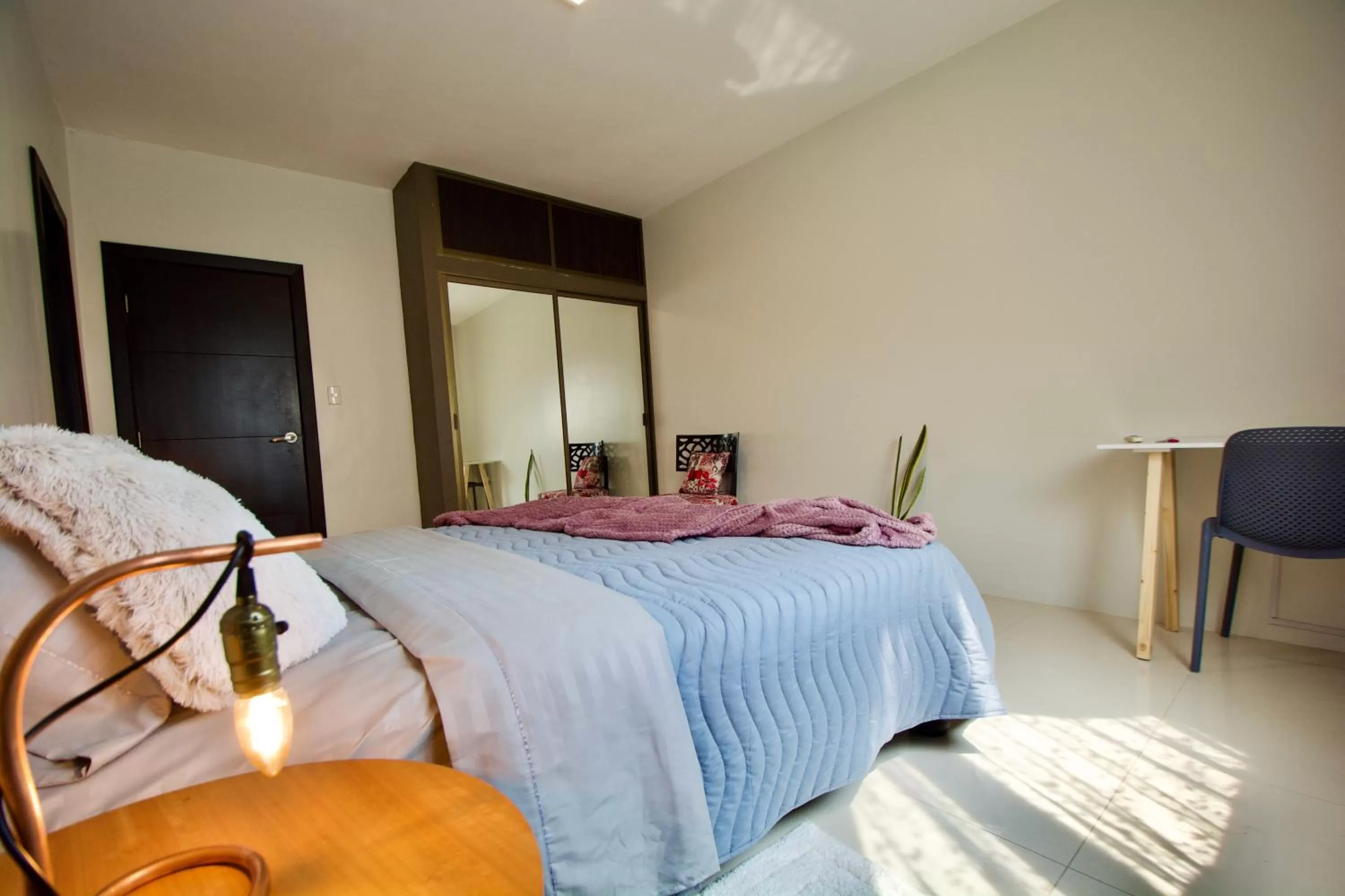 Bed in Pepe's House Guayaquil I Self Check-In MicroHotel