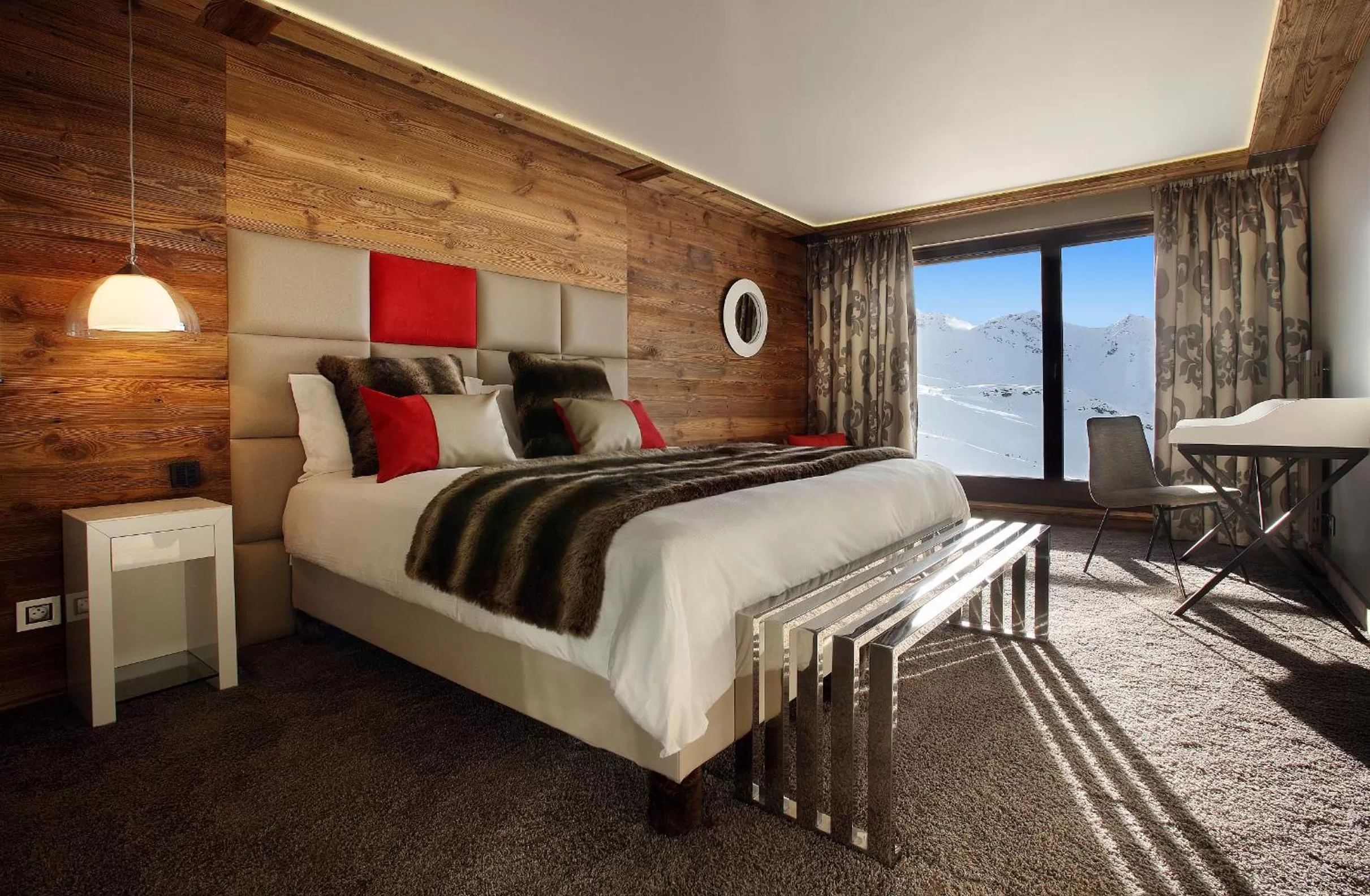 View (from property/room), Bed in Hôtel Koh-I Nor by Les Etincelles