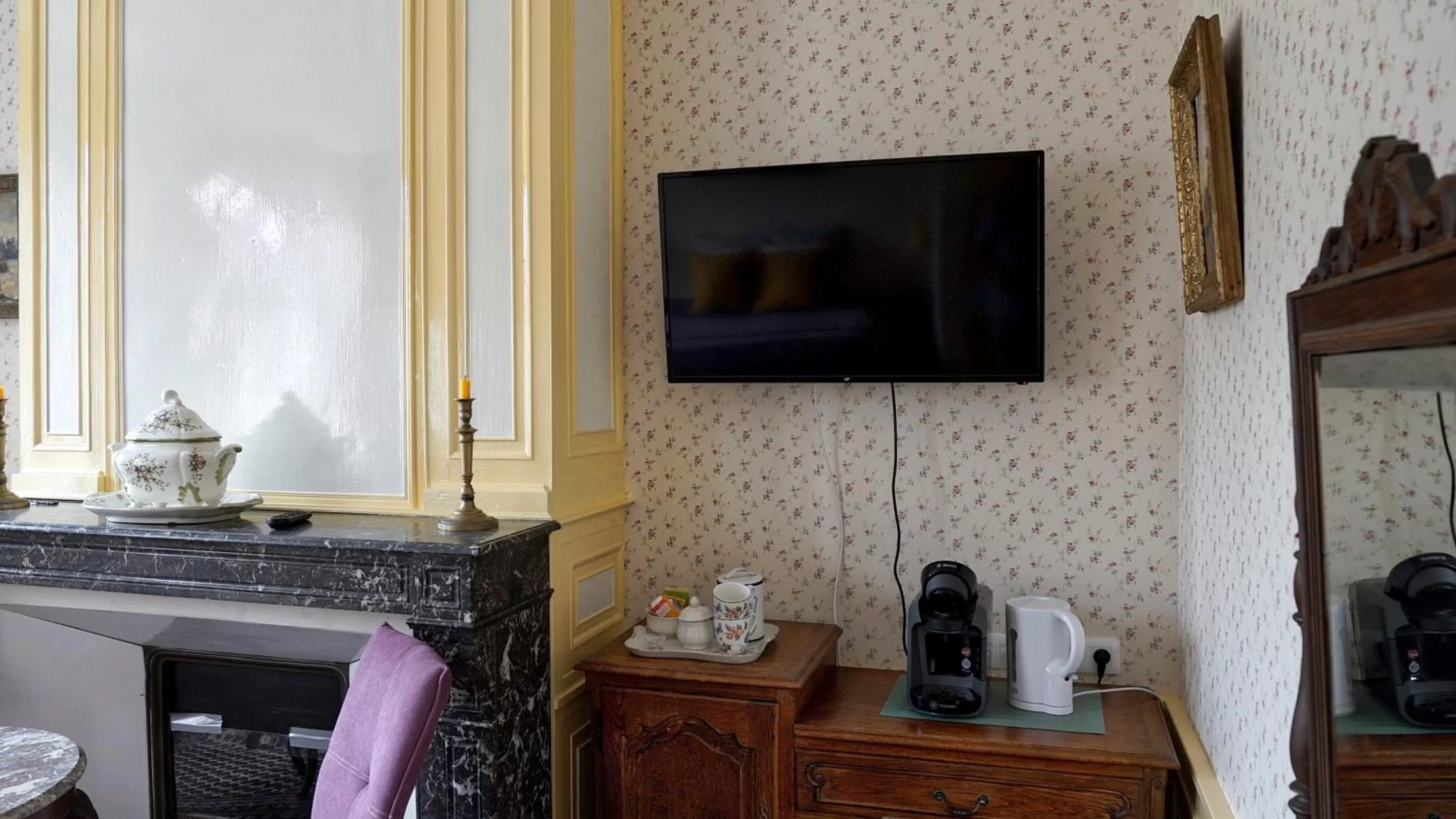 Coffee/tea facilities in Au Chapitre