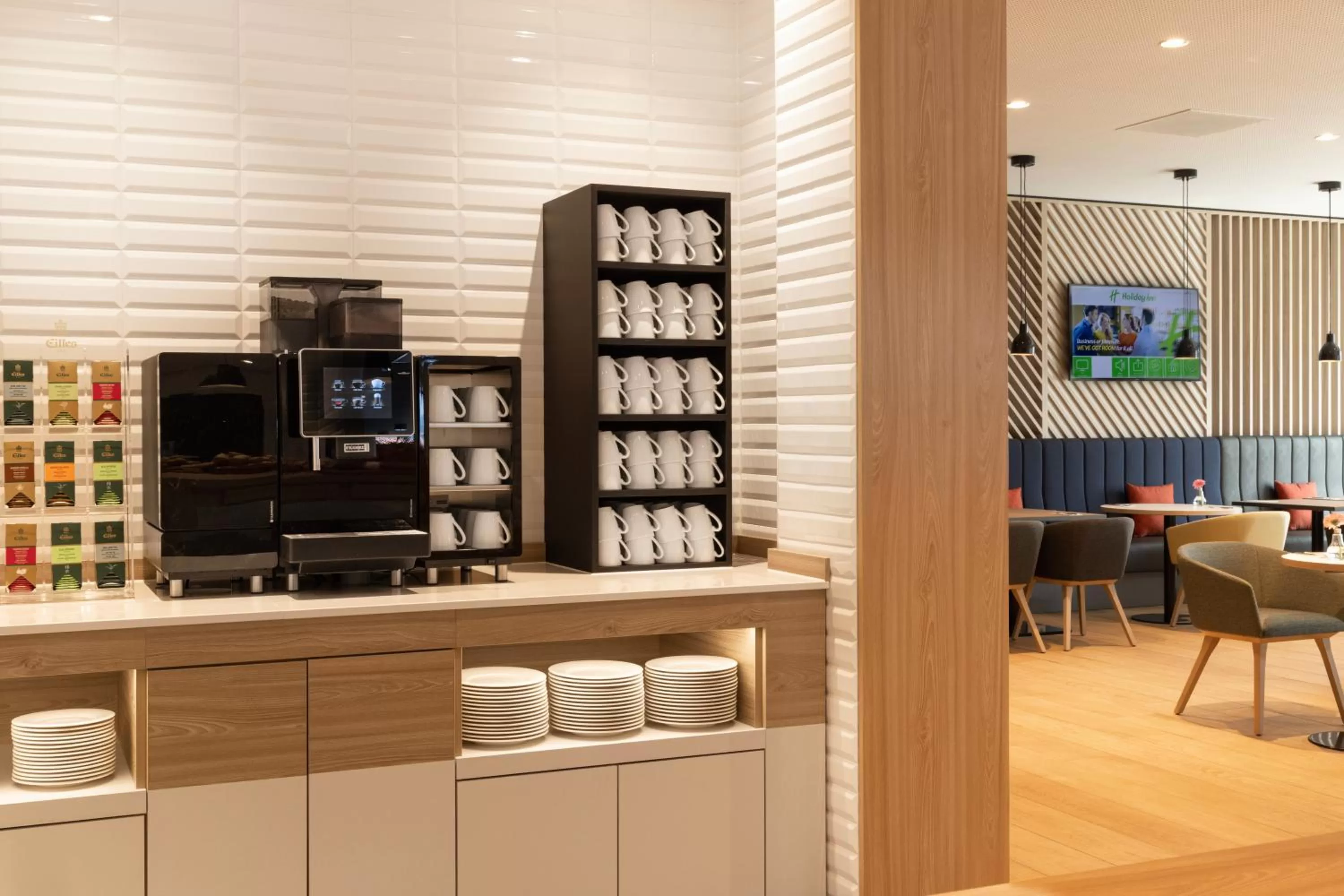 Coffee/tea facilities in Holiday Inn - Eindhoven Airport by IHG