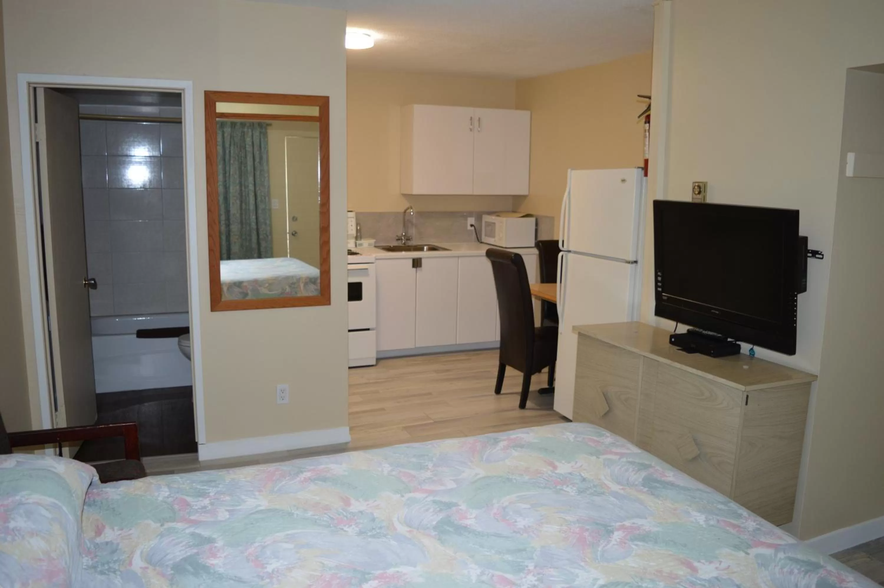 Bed in Gold Pan Motel