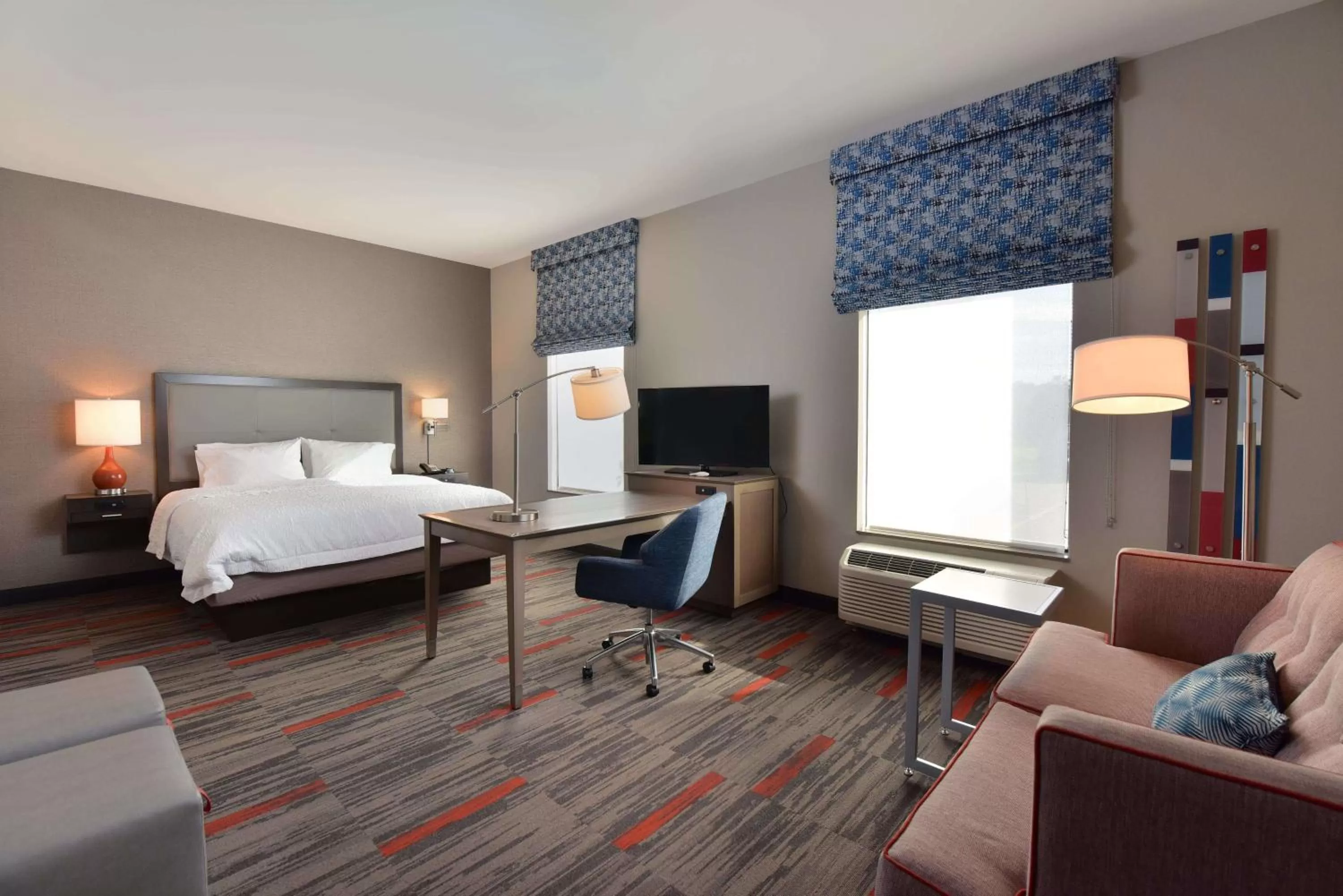 Bedroom, Bed in Hampton Inn and Suites at Wisconsin Dells Lake Delton